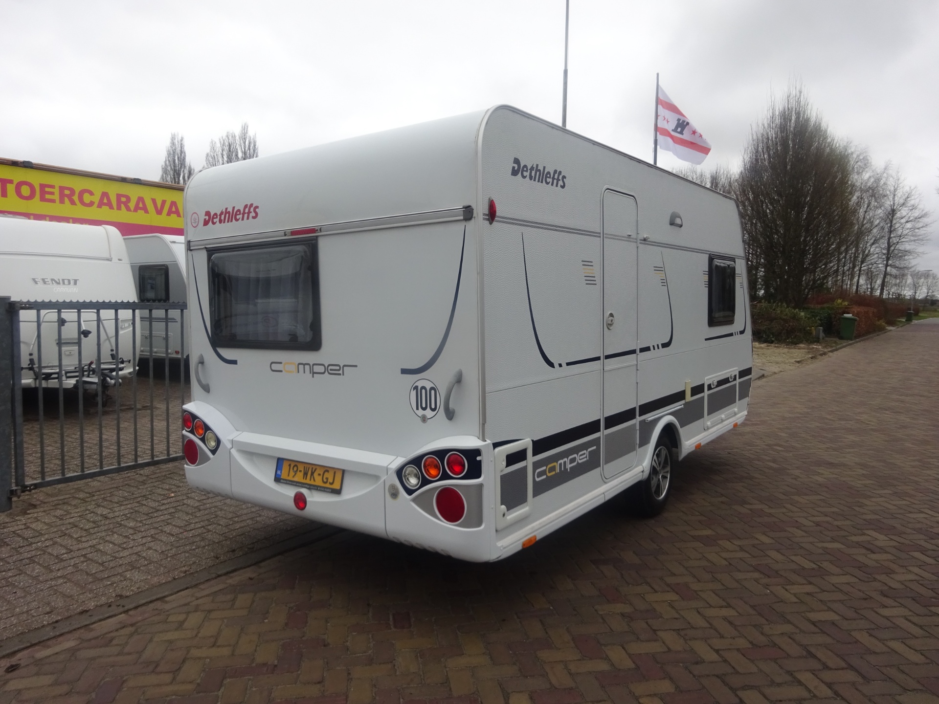 Dethleffs Camper 440DB Met Mover