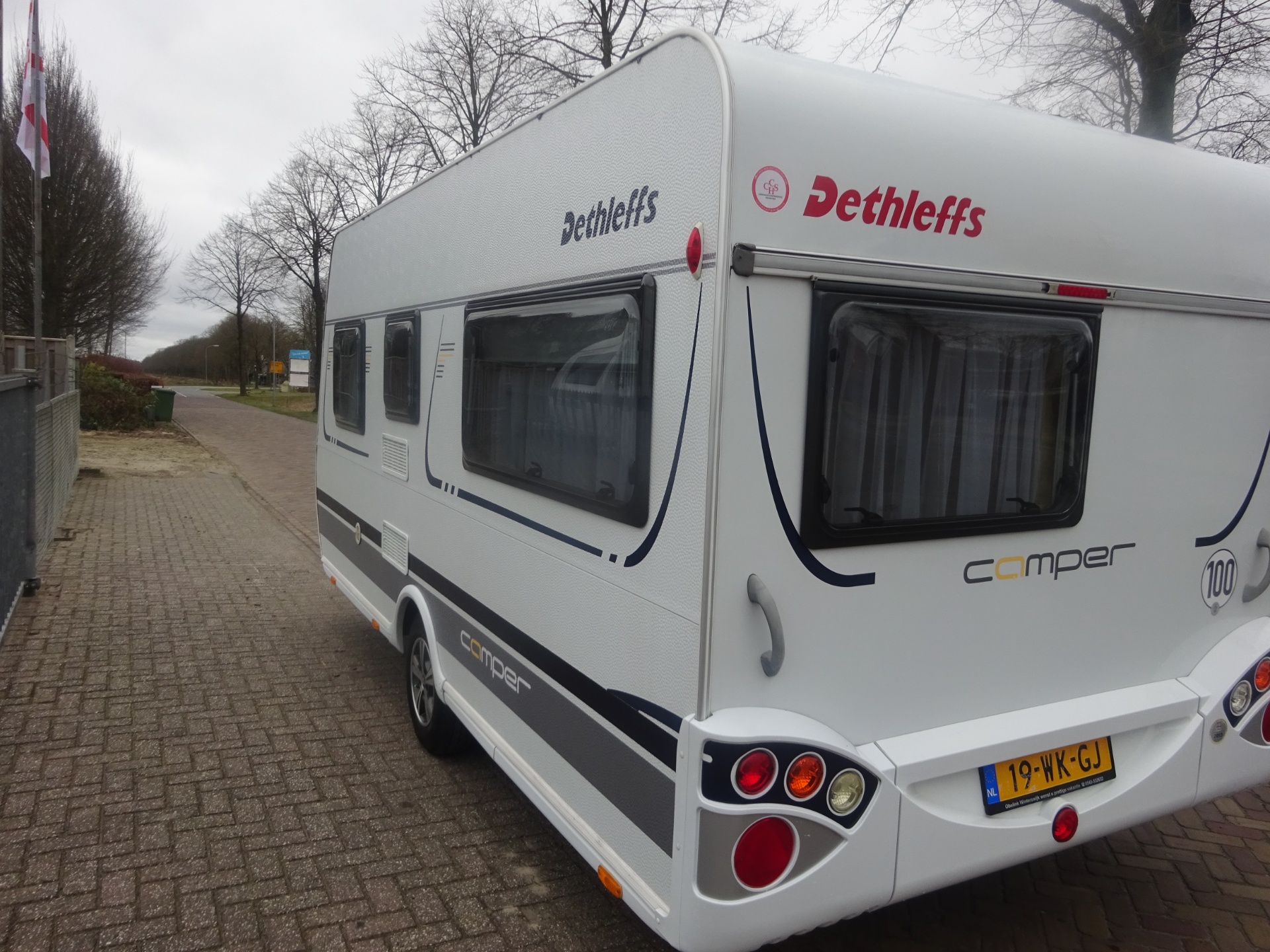 Dethleffs Camper 440DB Met Mover