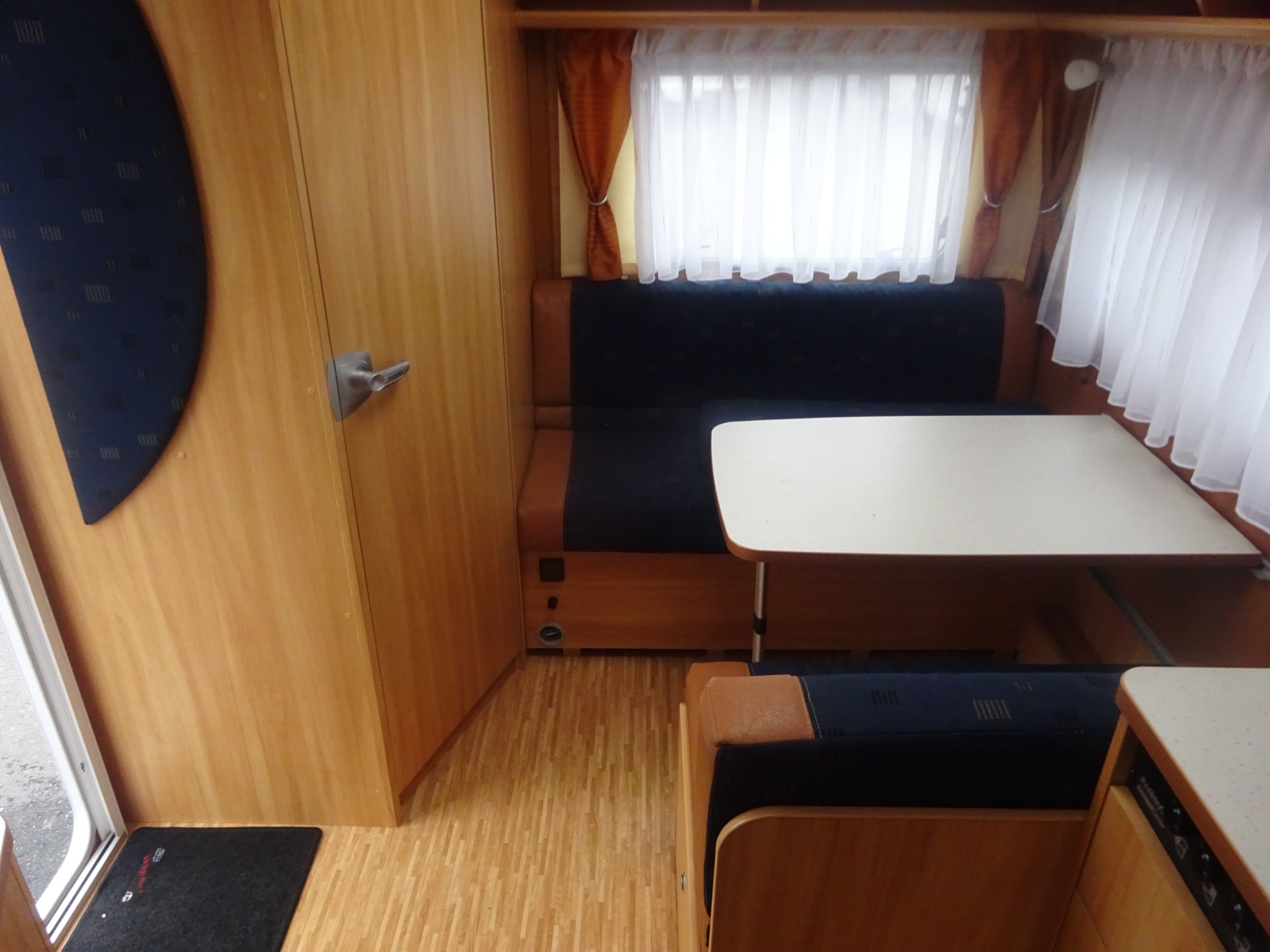 Dethleffs Camper 440DB Met Mover