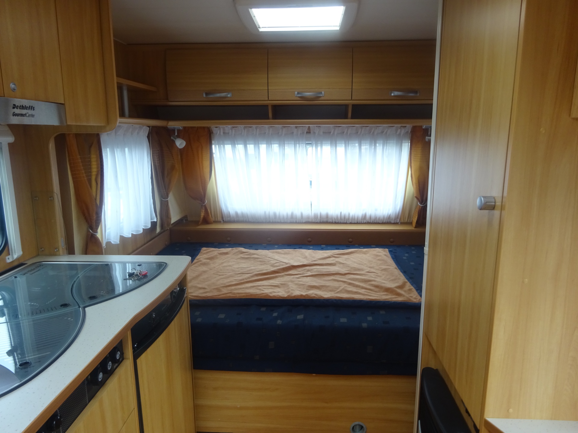 Dethleffs Camper 440DB Met Mover