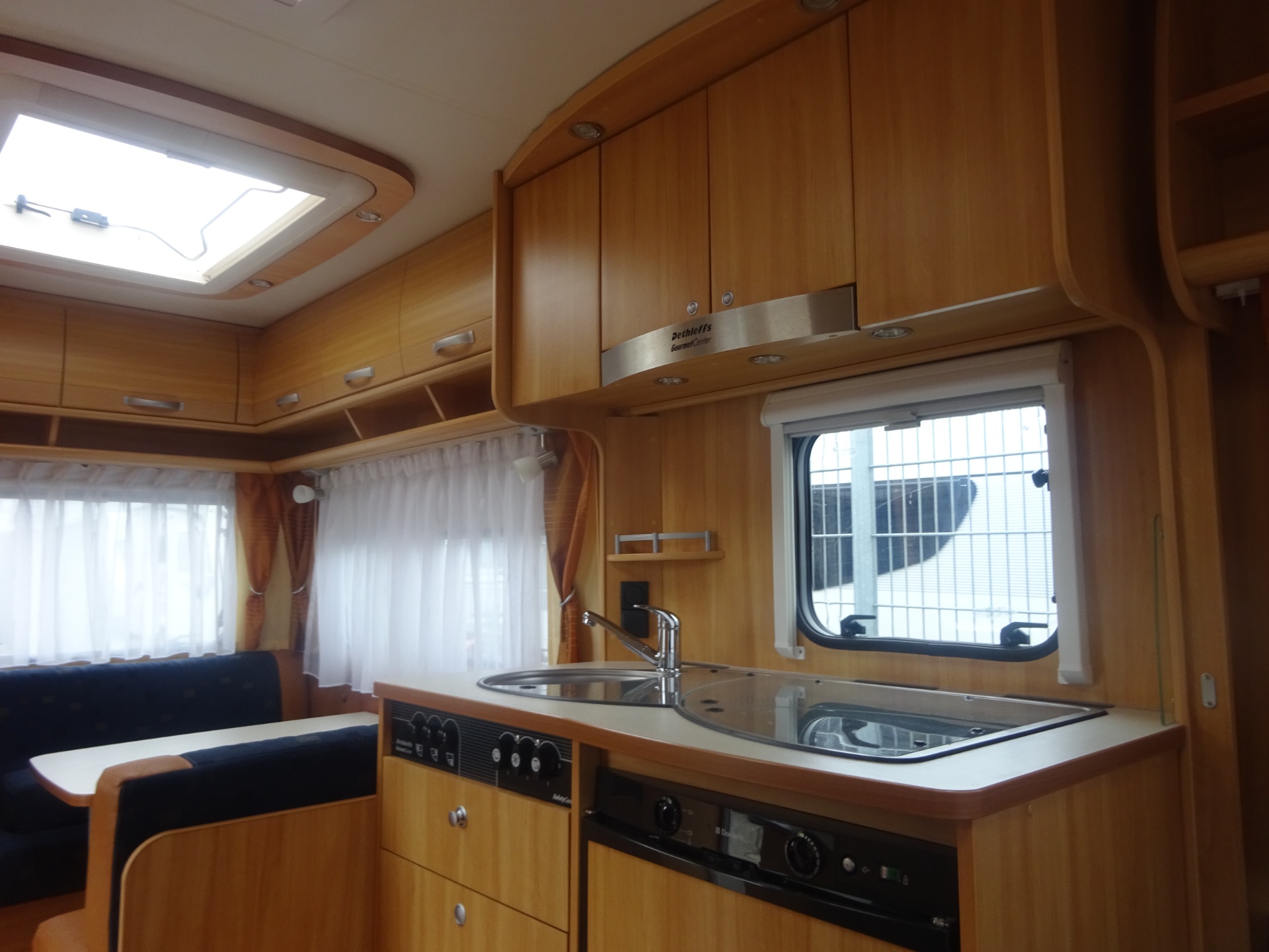 Dethleffs Camper 440DB Met Mover