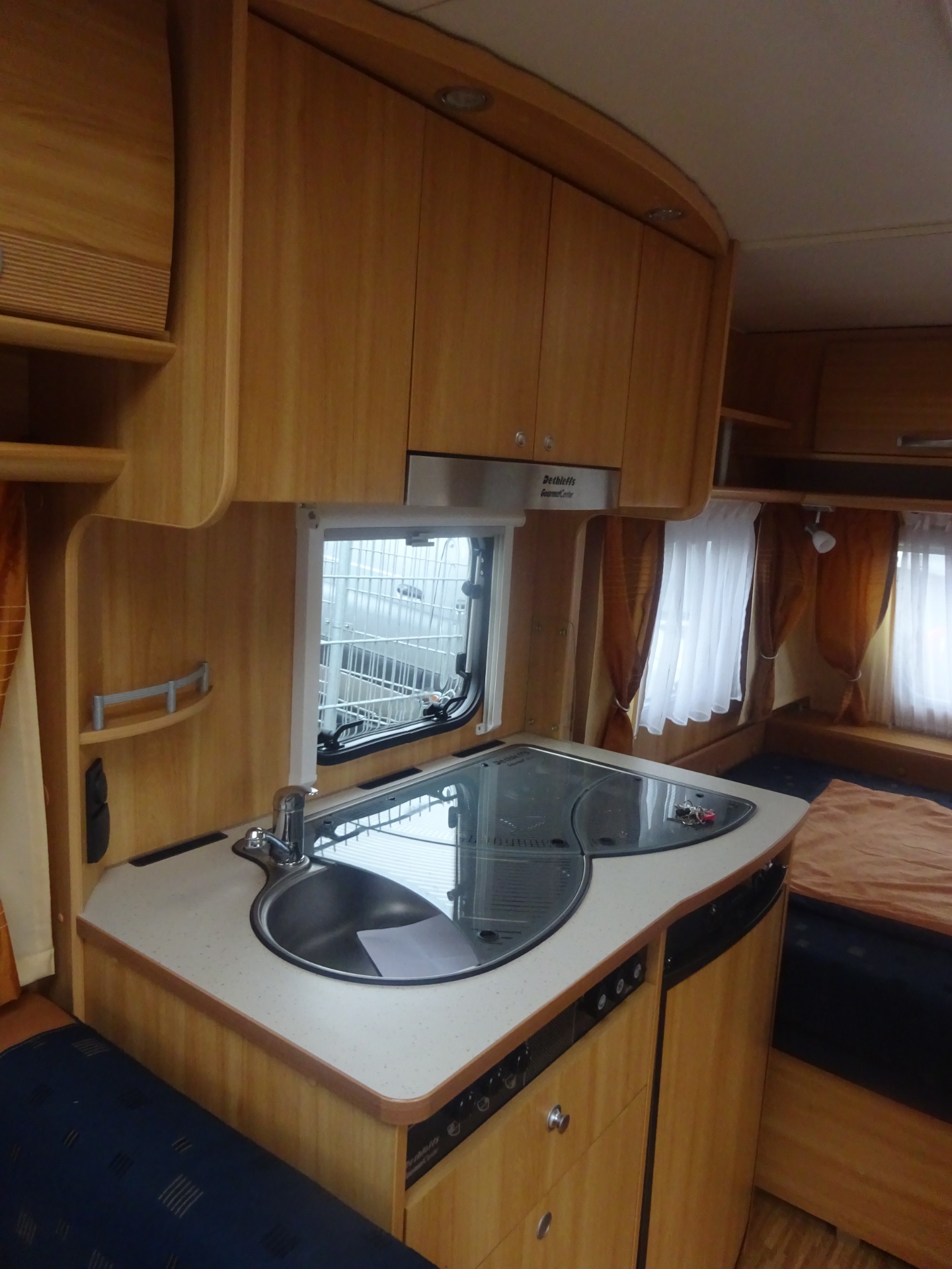 Dethleffs Camper 440DB Met Mover