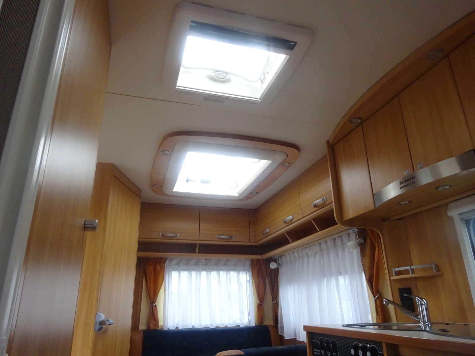 Dethleffs Camper 440DB Met Mover