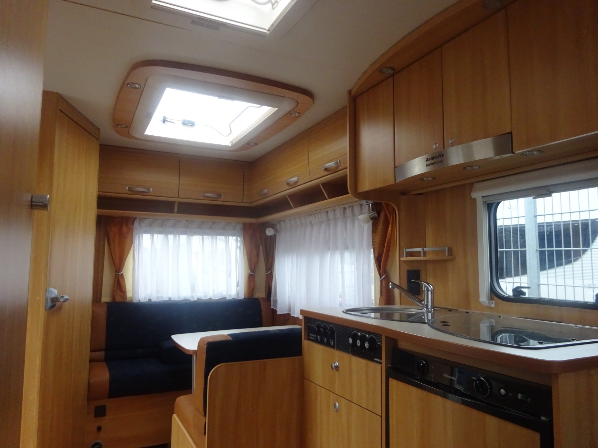 Dethleffs Camper 440DB Met Mover