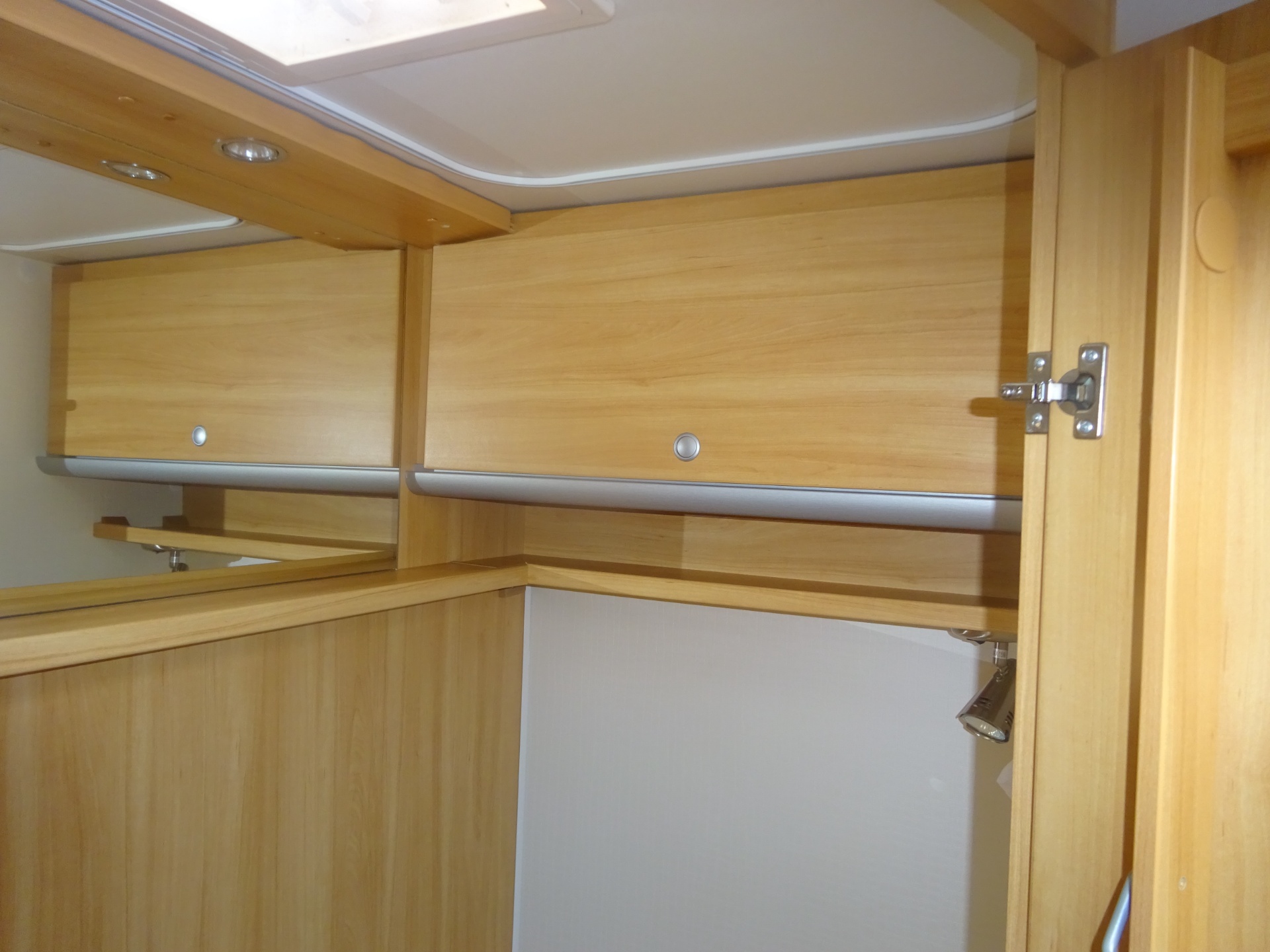 Dethleffs Camper 440DB Met Mover