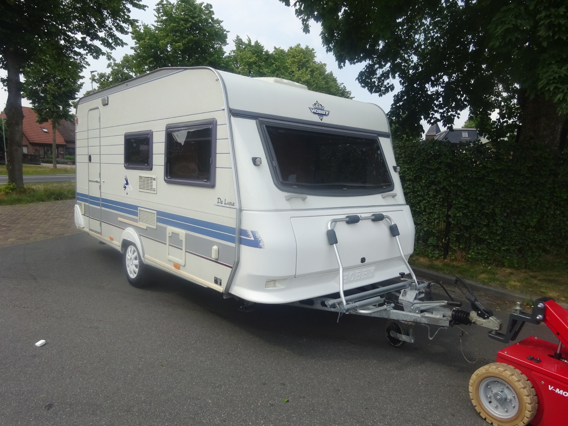 Hobby De luxe 440SF Met Brede Keuken +Vast Bed en Treinzit