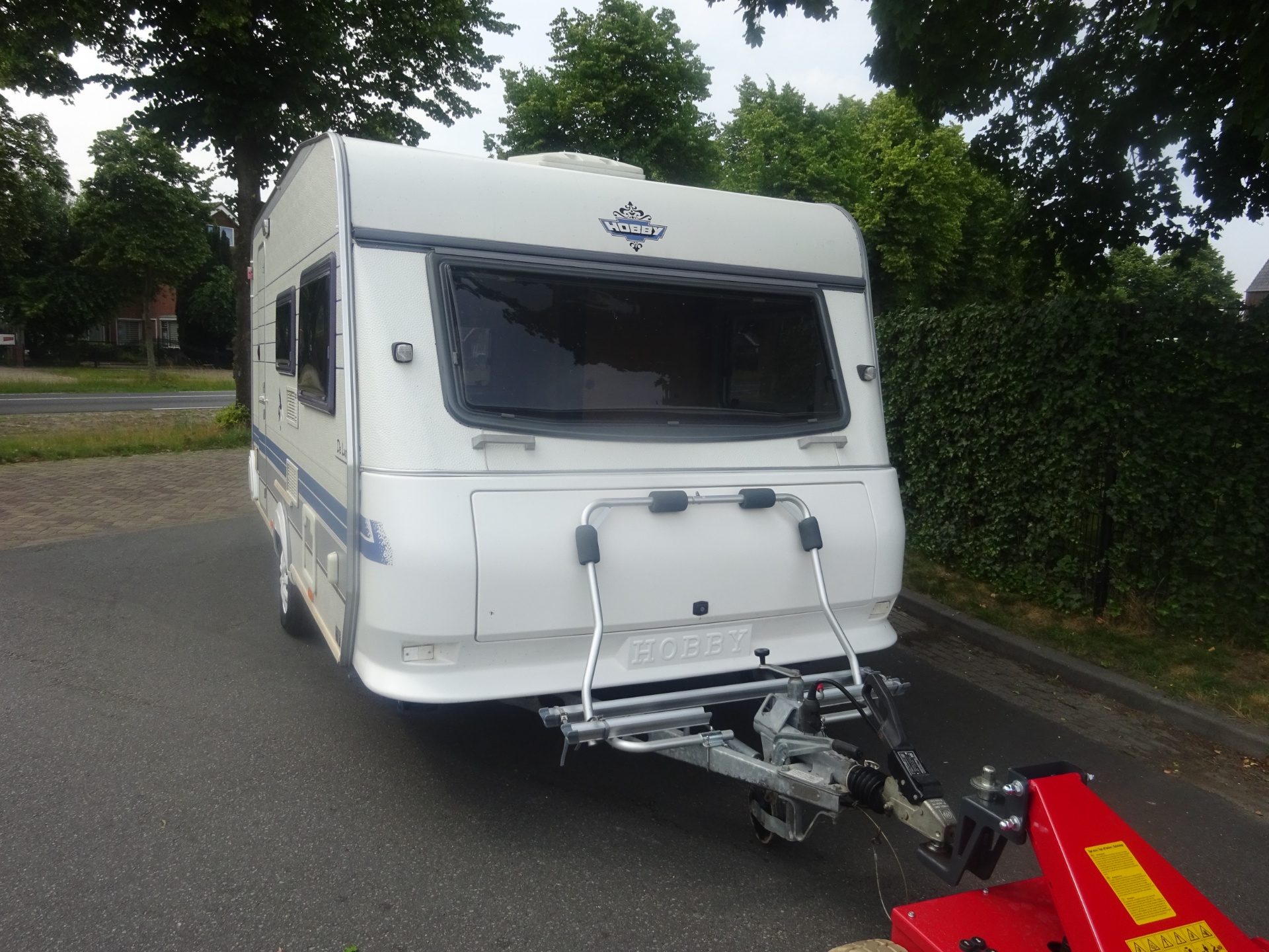 Hobby De luxe 440SF Met Brede Keuken +Vast Bed en Treinzit