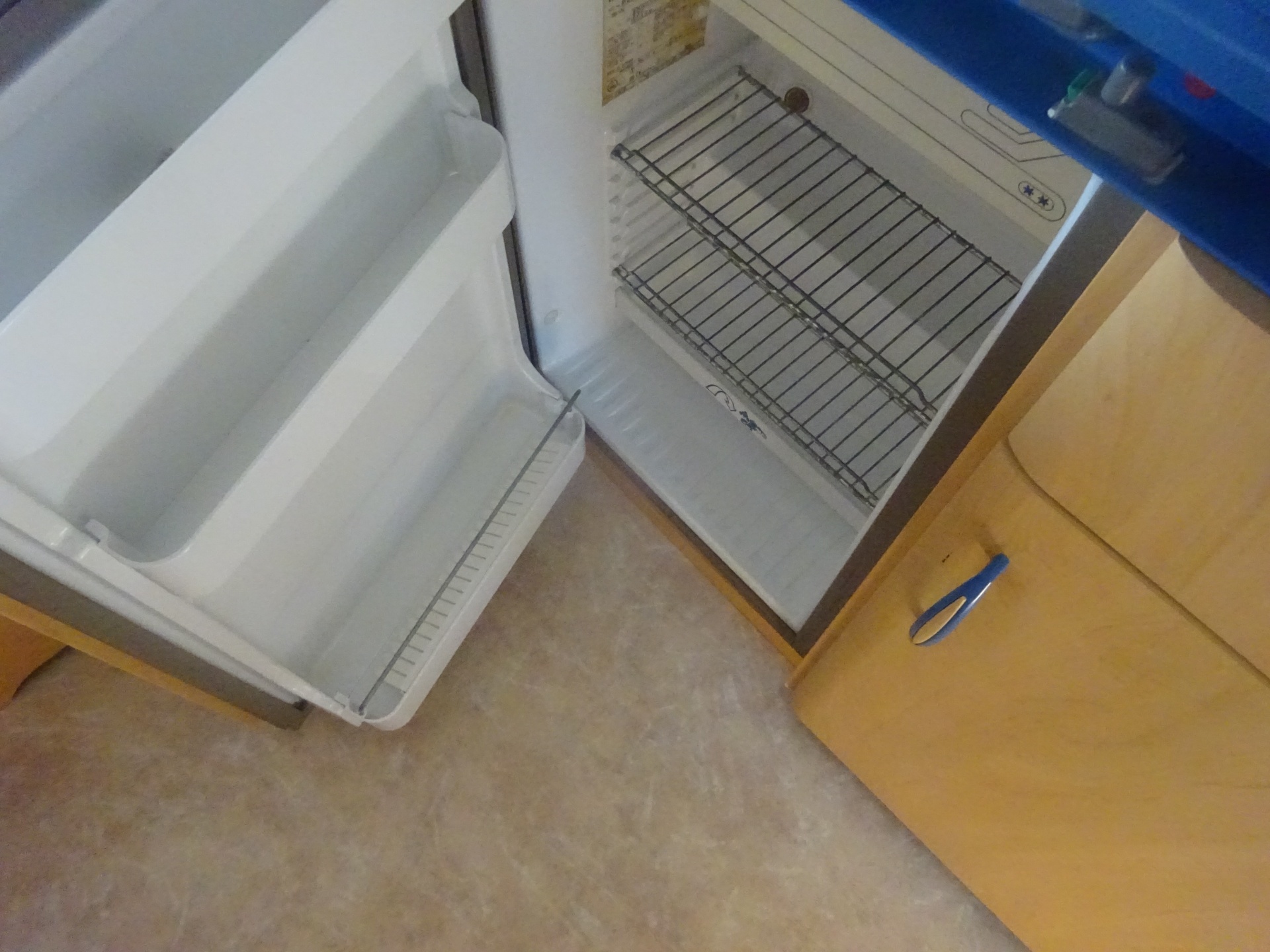 Hobby De luxe 440SF Met Brede Keuken +Vast Bed en Treinzit