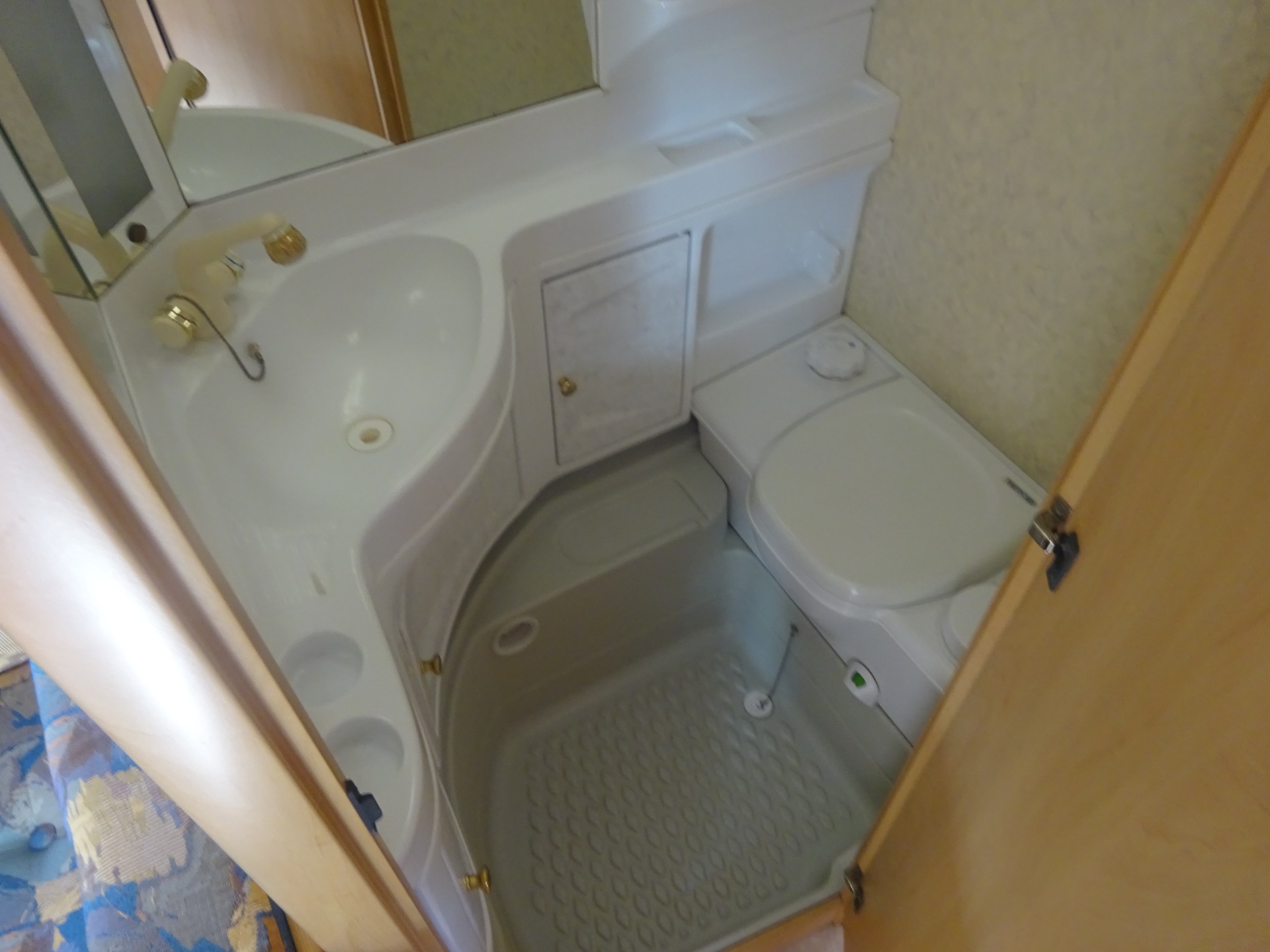 Hobby De luxe 440SF Met Brede Keuken +Vast Bed en Treinzit