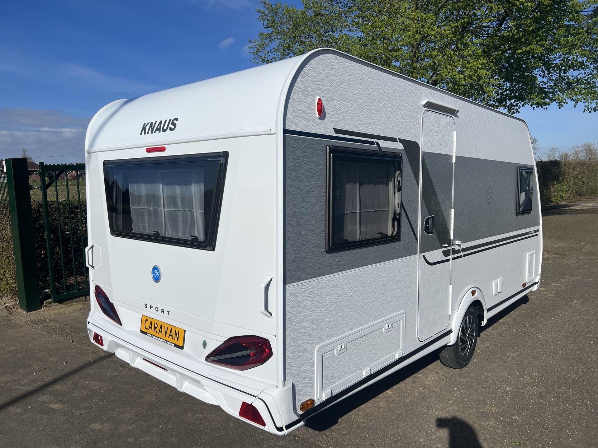 Knaus Sport 450 FU - plus-paket - 1700 kg - vast bed - nieuw