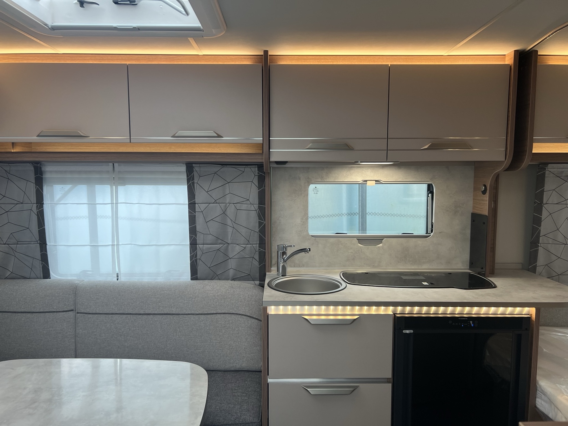 Knaus Sport 450 FU - plus-paket - 1700 kg - vast bed - nieuw