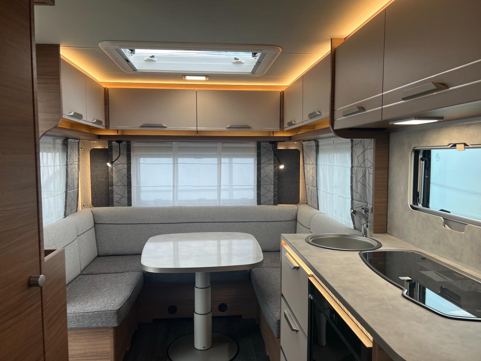 Knaus Sport 450 FU - plus-paket - 1700 kg - vast bed - nieuw