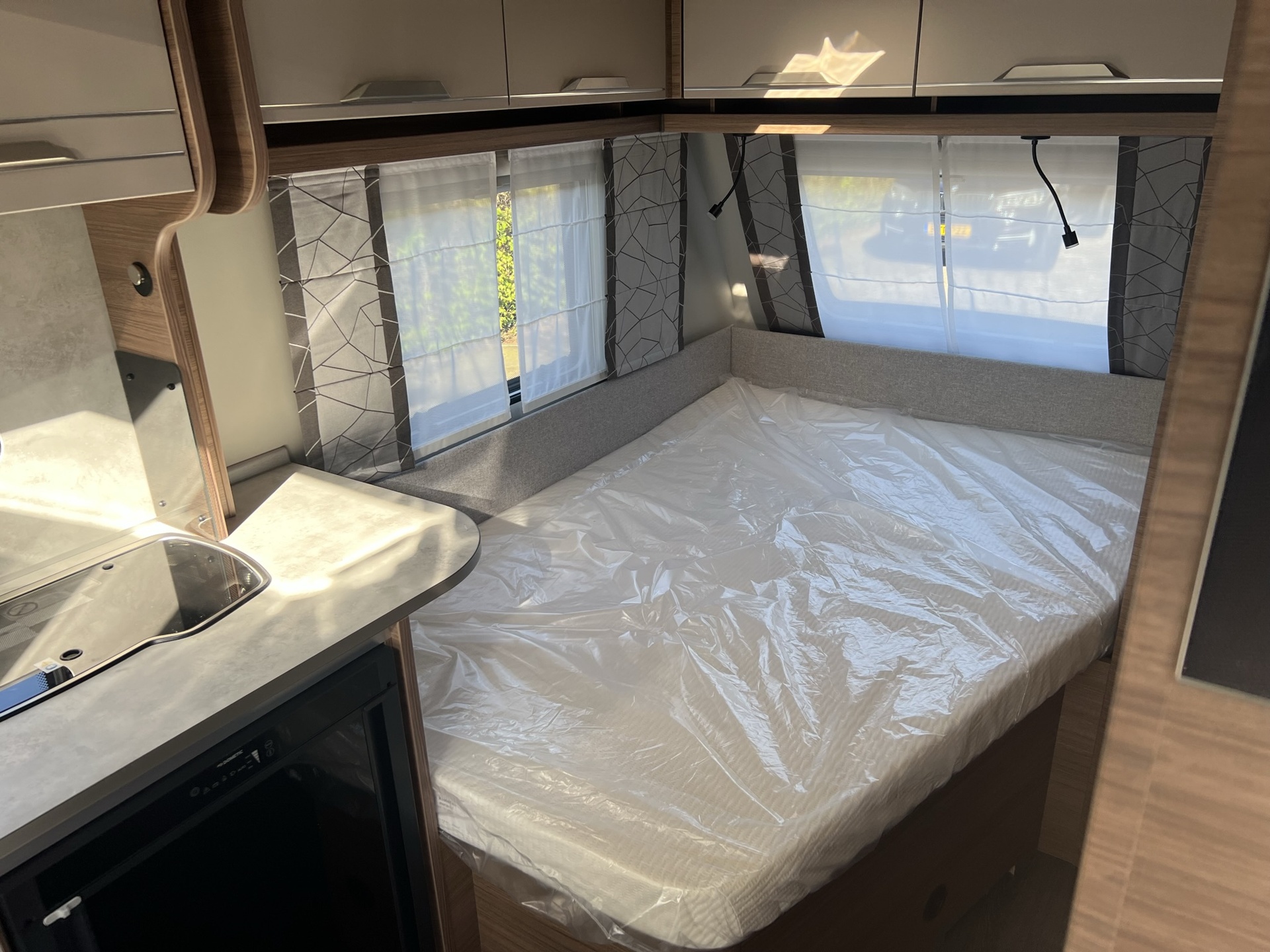 Knaus Sport 450 FU - plus-paket - 1700 kg - vast bed - nieuw