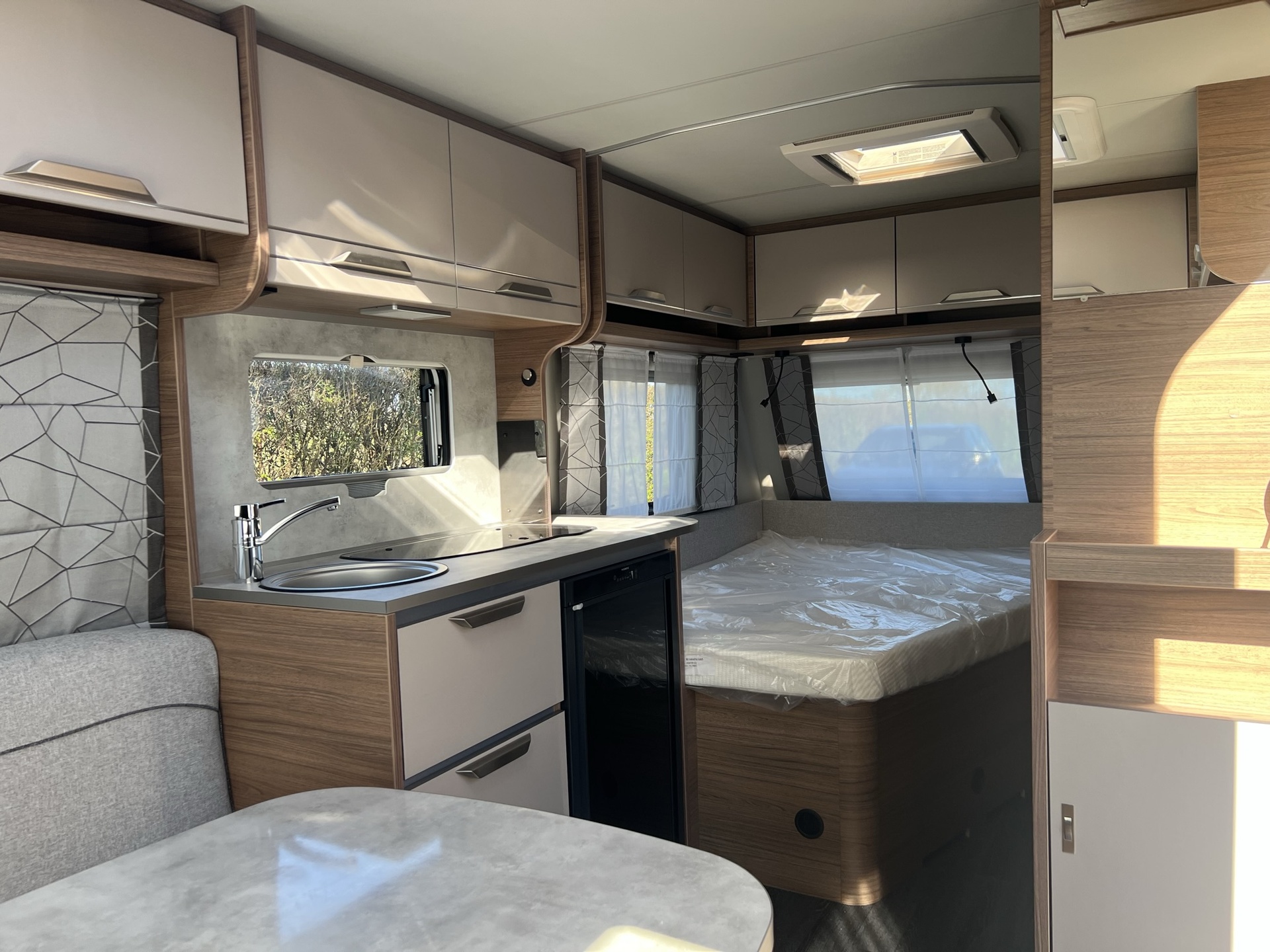 Knaus Sport 450 FU - plus-paket - 1700 kg - vast bed - nieuw