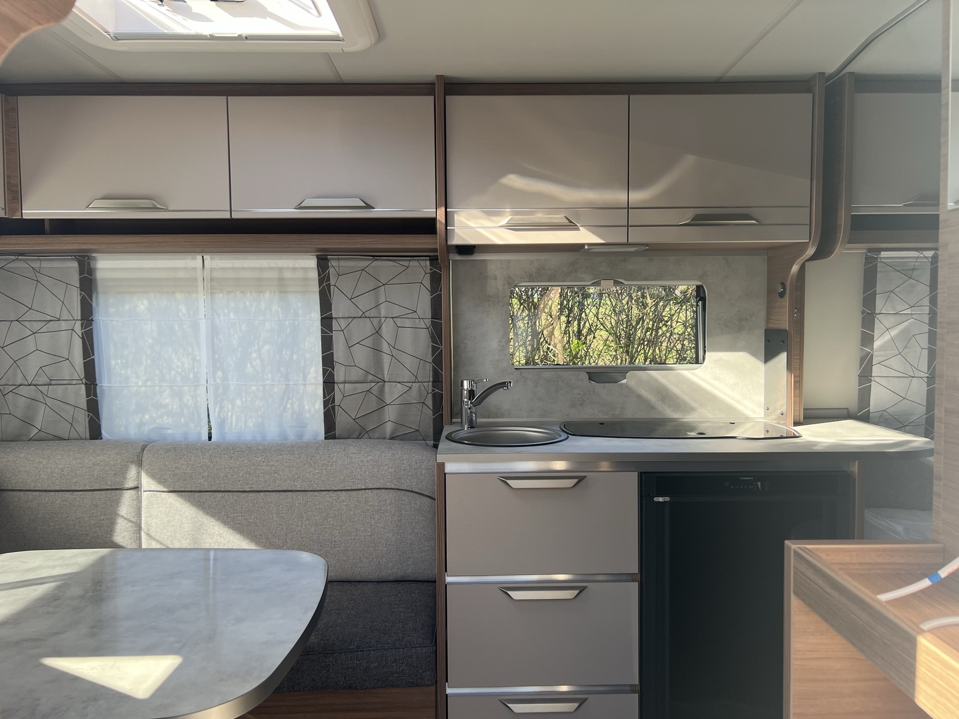 Knaus Sport 450 FU - plus-paket - 1700 kg - vast bed - nieuw