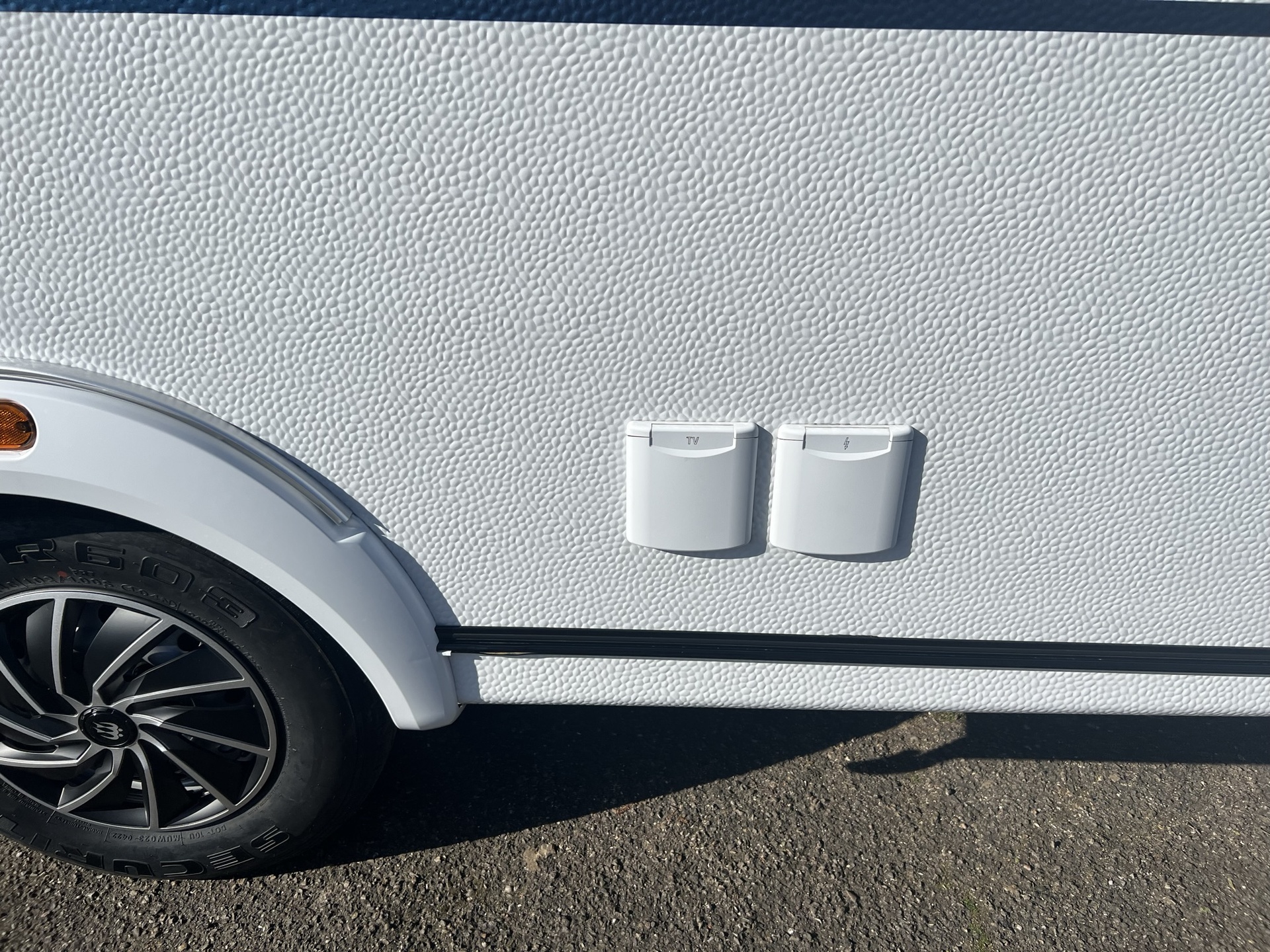 Knaus Sport 450 FU - plus-paket - 1700 kg - vast bed - nieuw