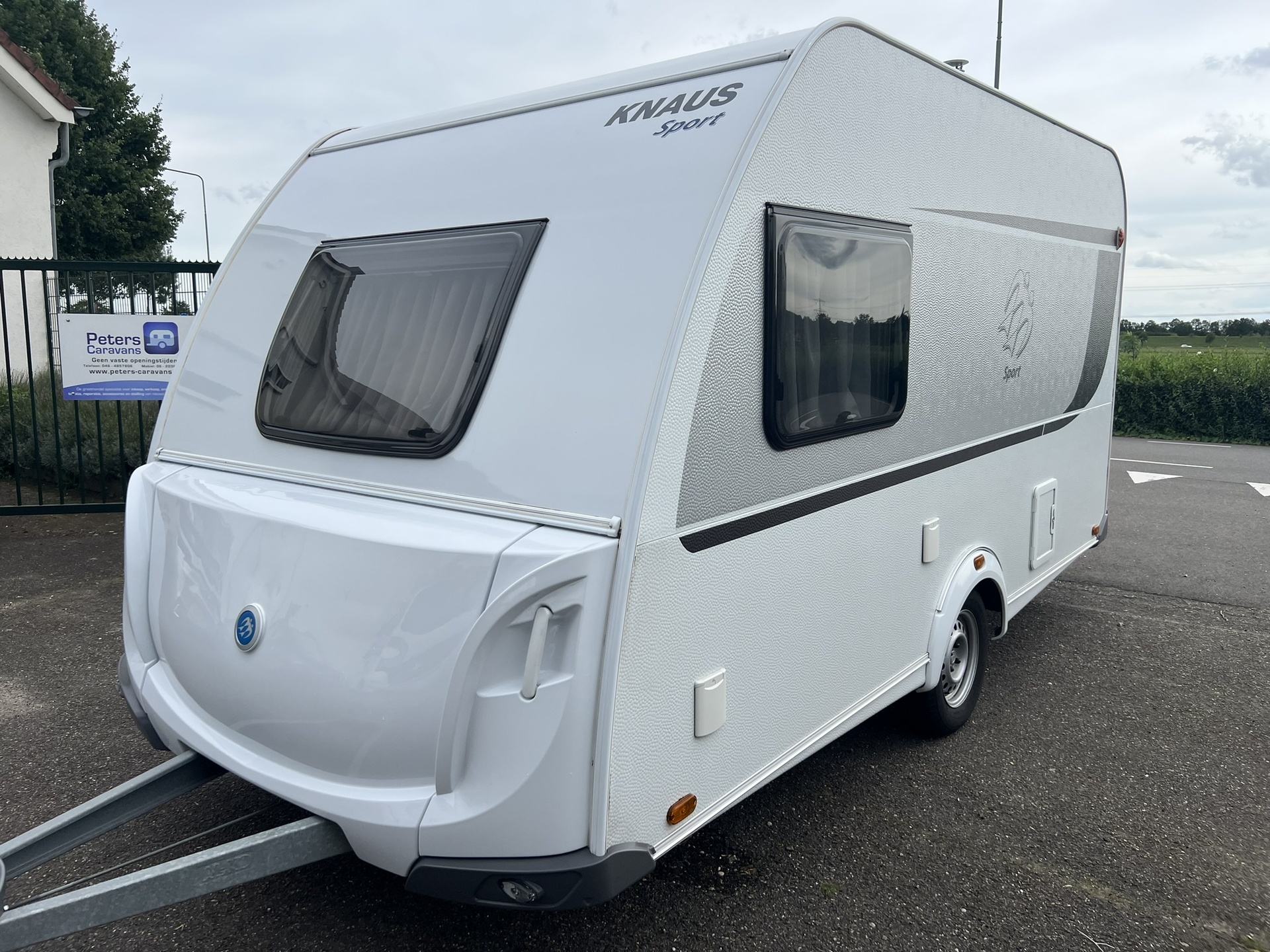 Knaus Sport 400 LK - stapelbed - brand voortent - 4 persoons