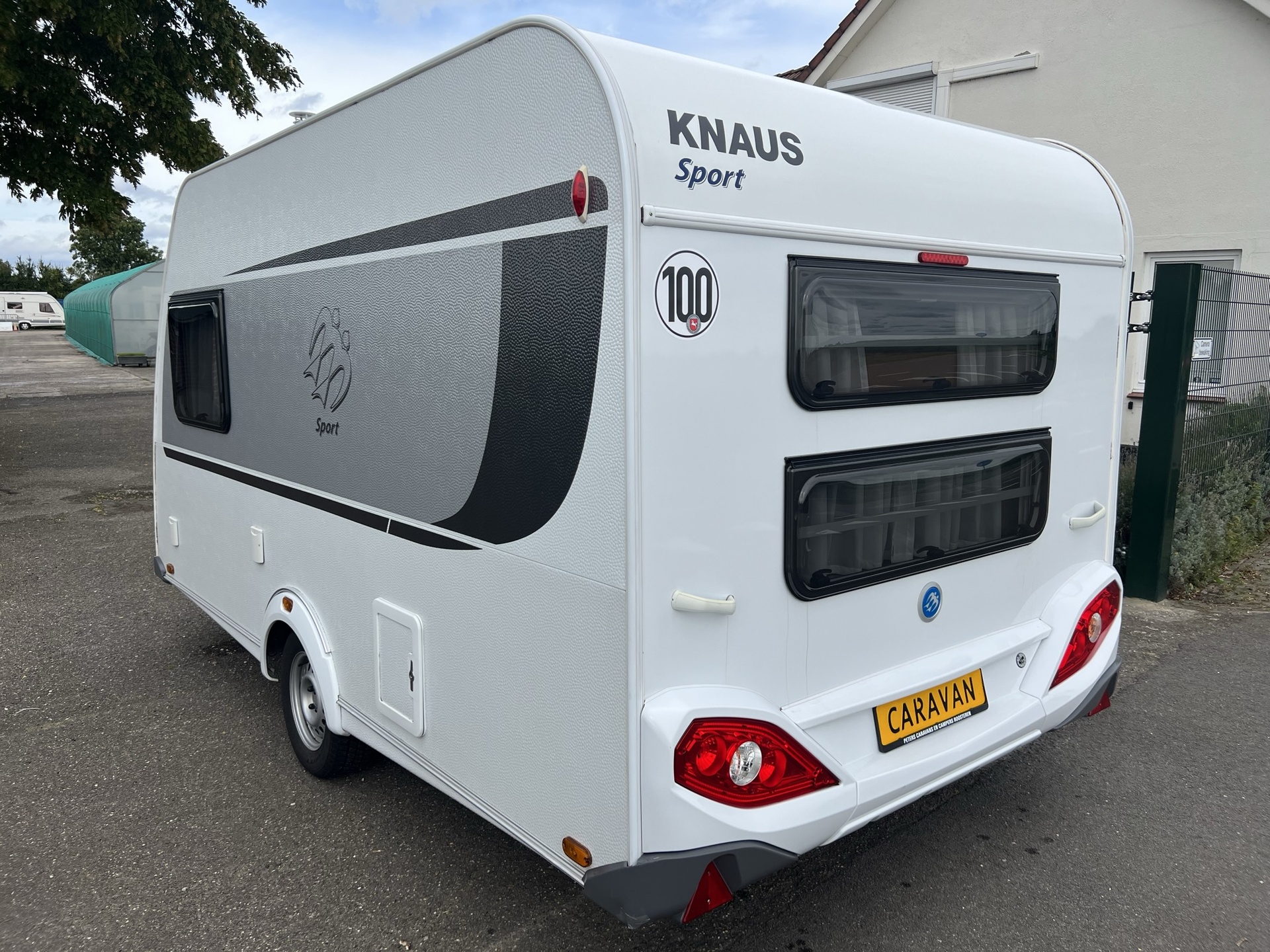 Knaus Sport 400 LK - stapelbed - brand voortent - 4 persoons