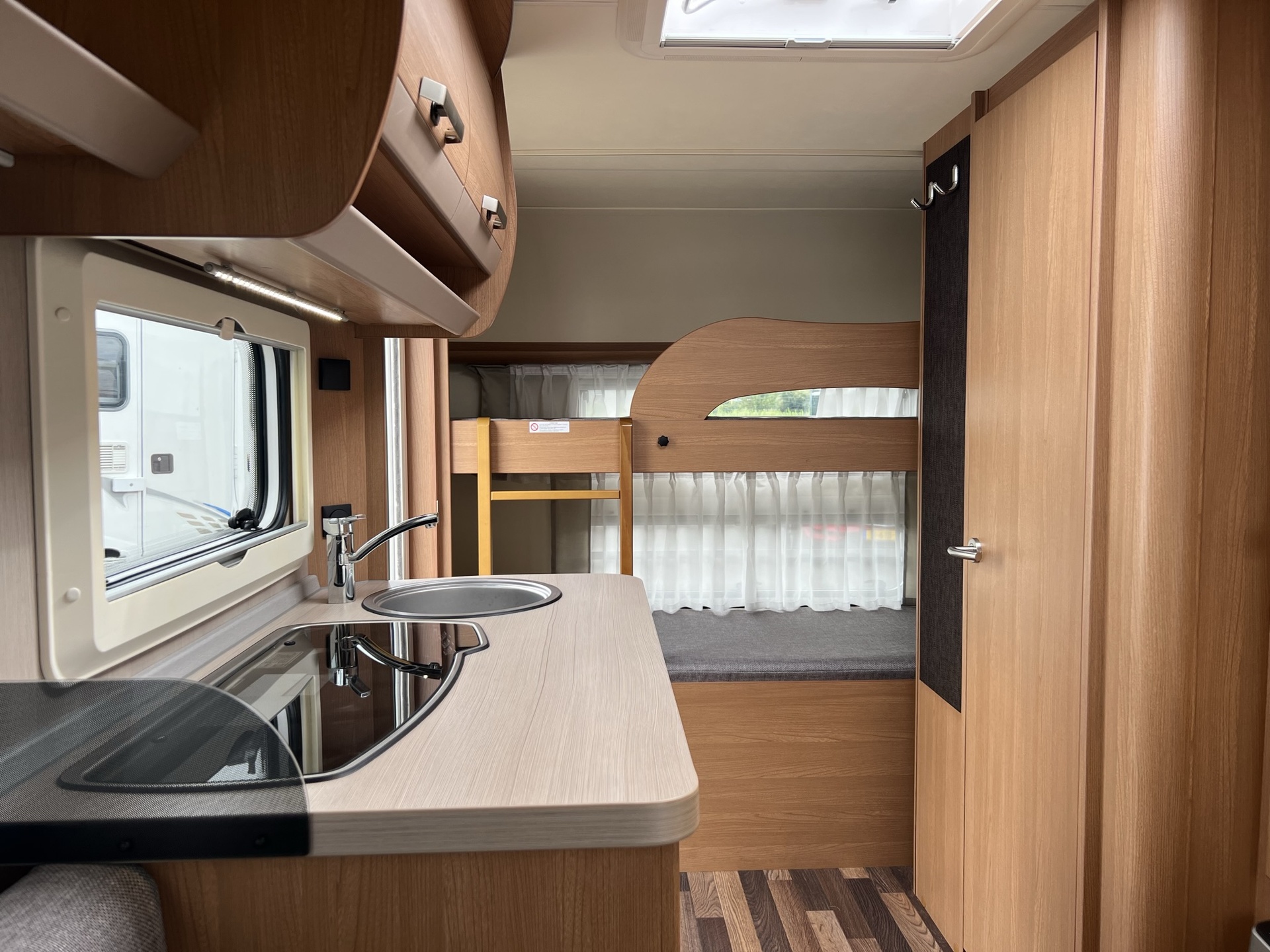 Knaus Sport 400 LK - stapelbed - brand voortent - 4 persoons