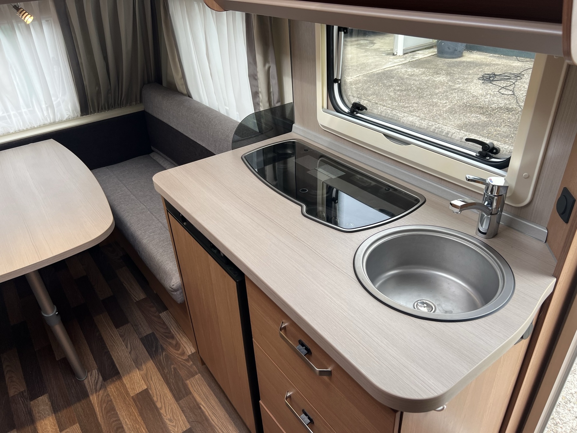 Knaus Sport 400 LK - stapelbed - brand voortent - 4 persoons