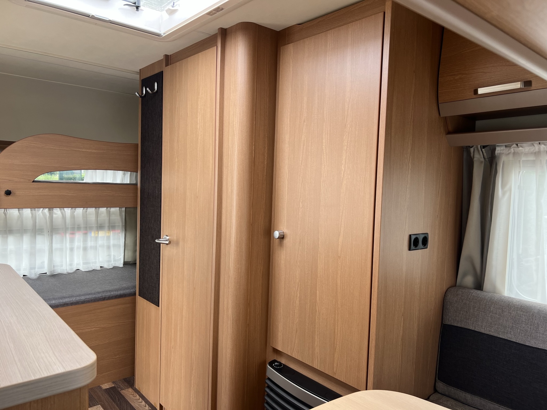 Knaus Sport 400 LK - stapelbed - brand voortent - 4 persoons