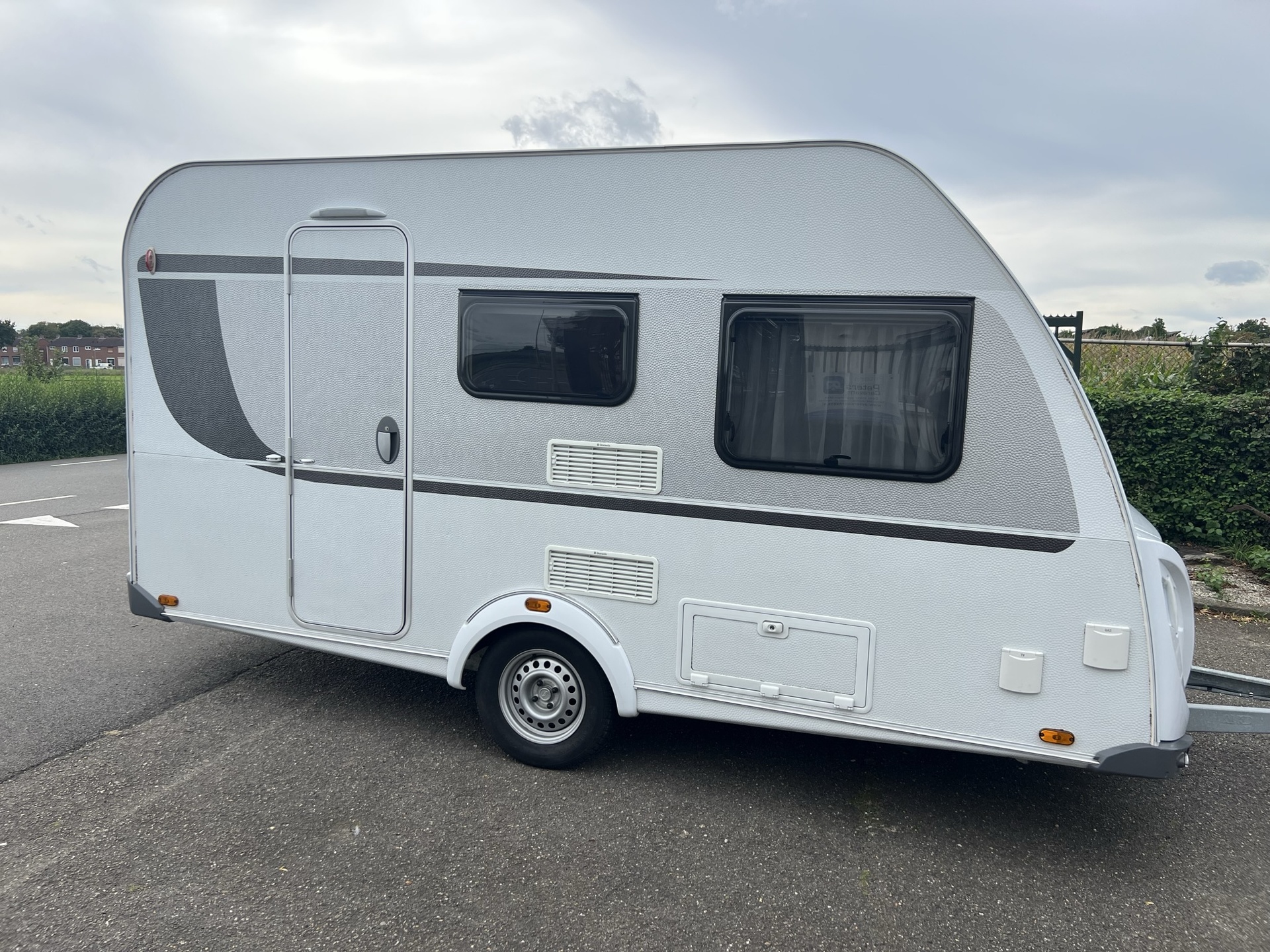 Knaus Sport 400 LK - stapelbed - brand voortent - 4 persoons