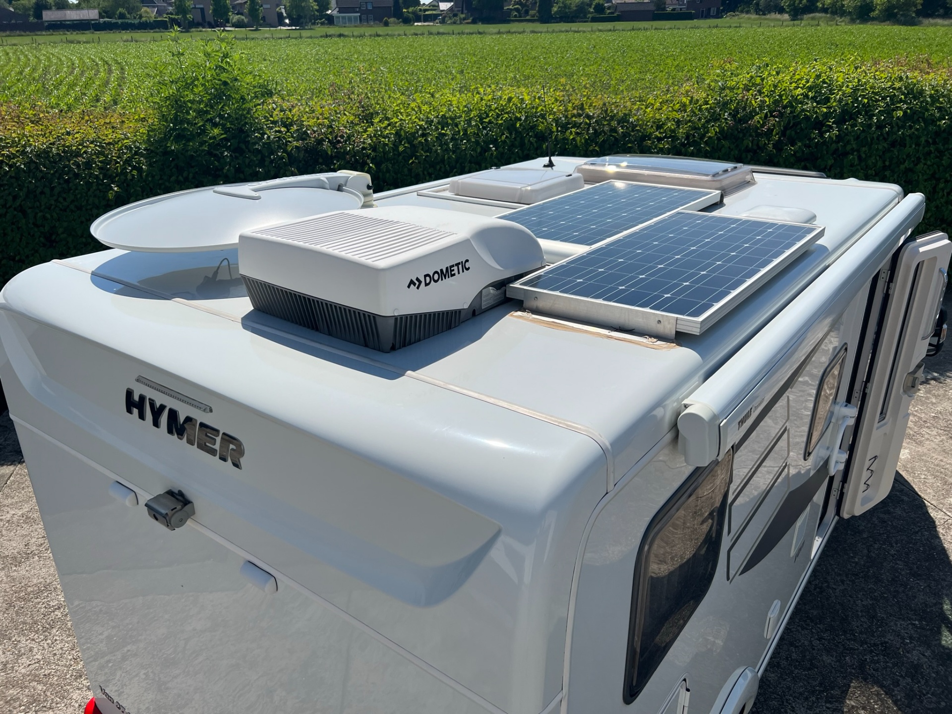 Hymer Van 374 - automaat - motor en dak airco - enkele bedden