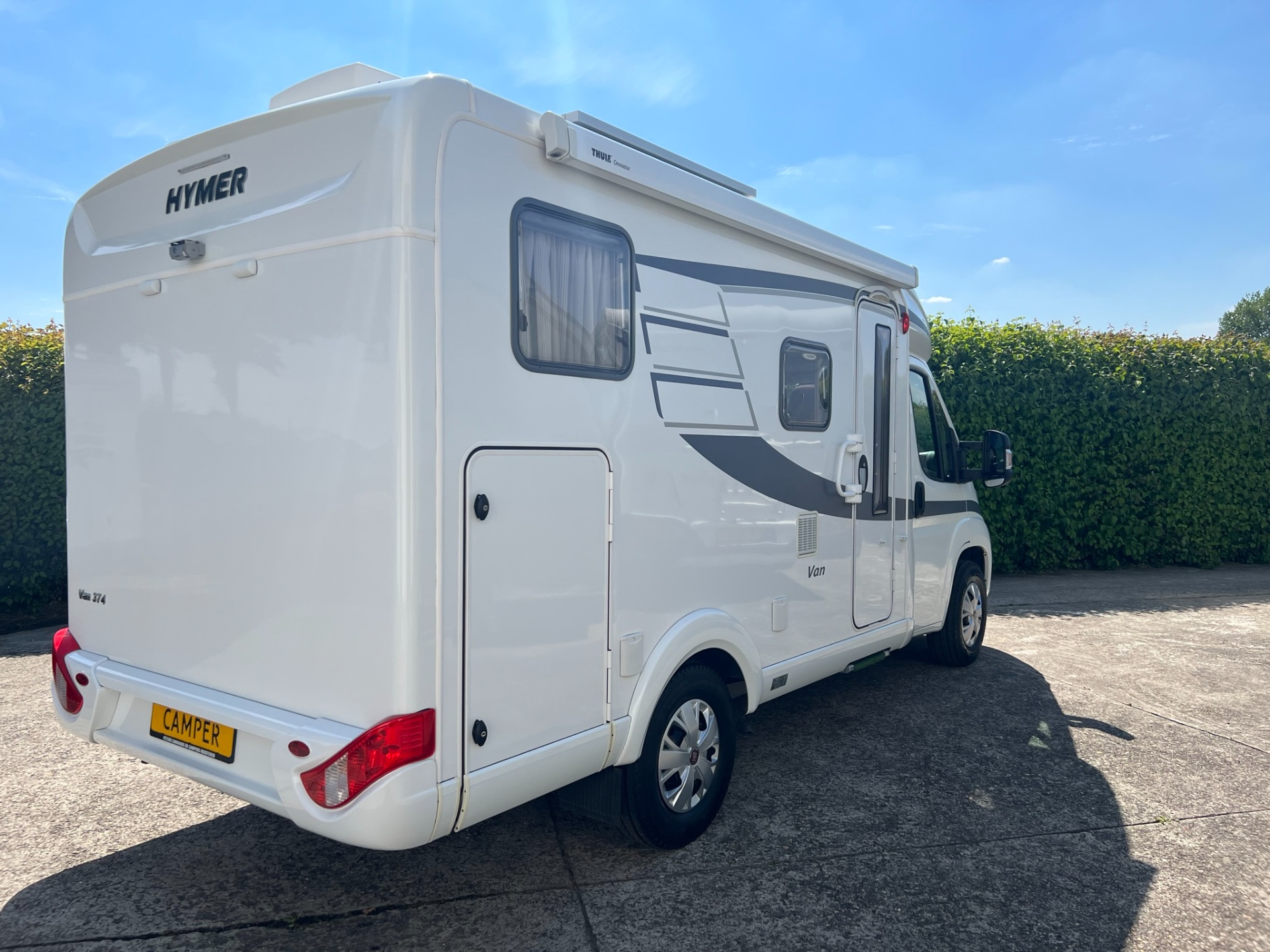 Hymer Van 374 - automaat - motor en dak airco - enkele bedden