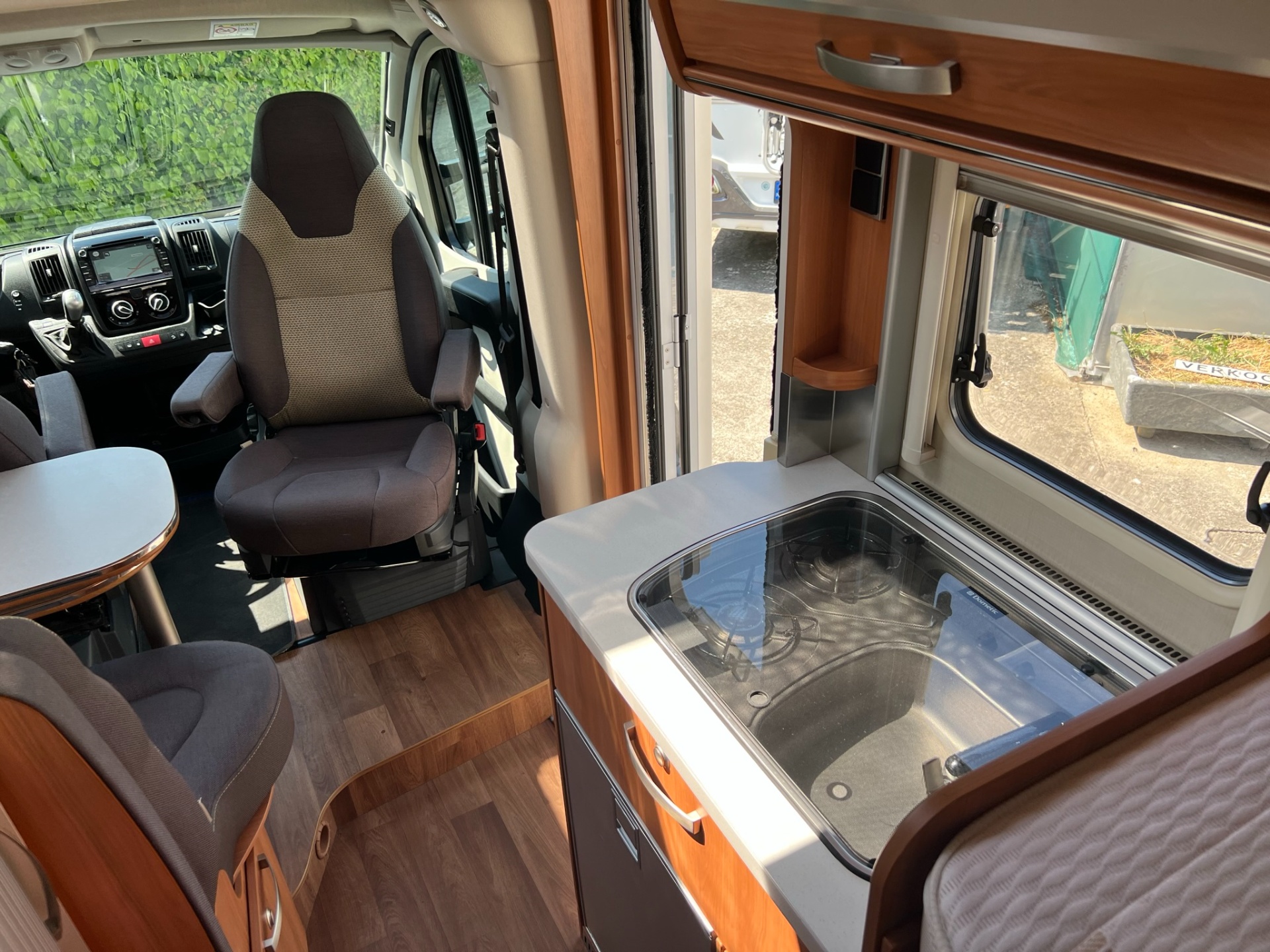 Hymer Van 374 - automaat - motor en dak airco - enkele bedden