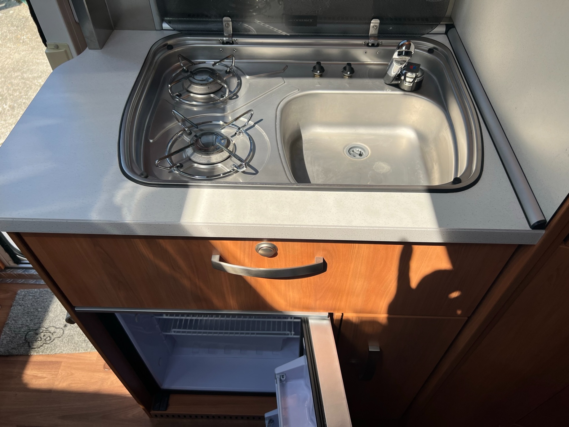 Hymer Van 374 - automaat - motor en dak airco - enkele bedden