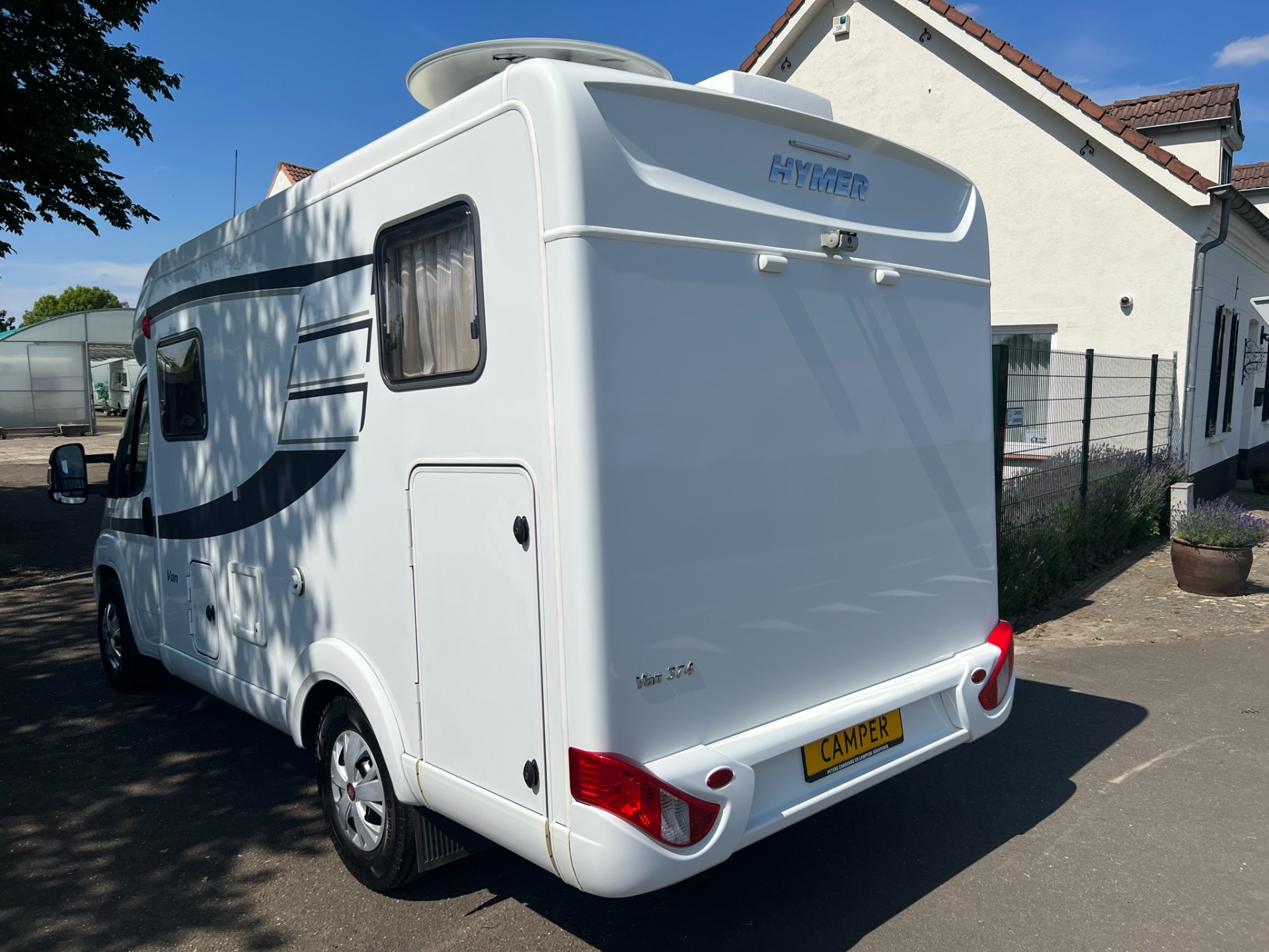 Hymer Van 374 - automaat - motor en dak airco - enkele bedden