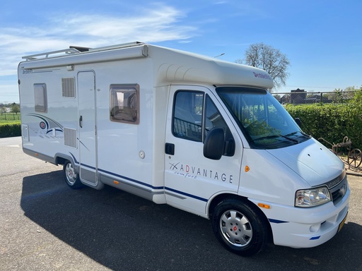 Dethleffs Avantgarde  6501 T  -  vast bed - 2 zonnepanelen - half integraal