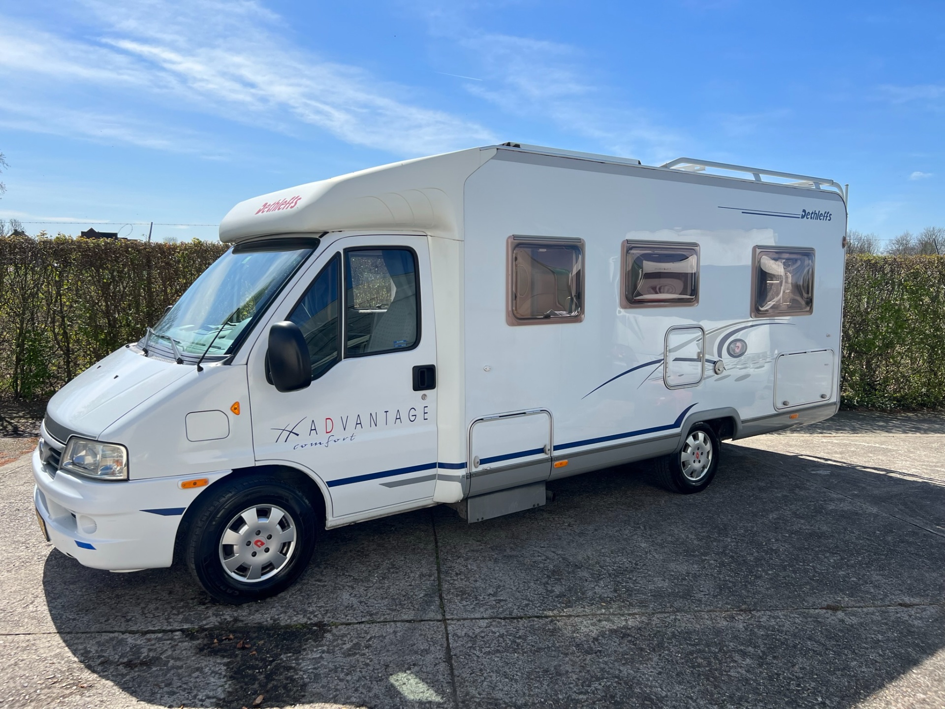 Dethleffs Avantgarde  6501 T  -  vast bed - 2 zonnepanelen - half integraal