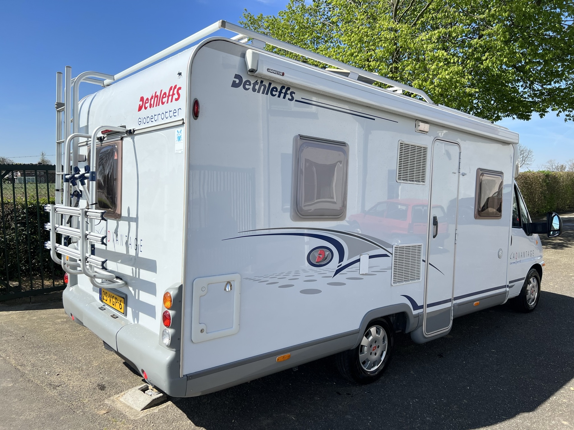 Dethleffs Avantgarde  6501 T  -  vast bed - 2 zonnepanelen - half integraal