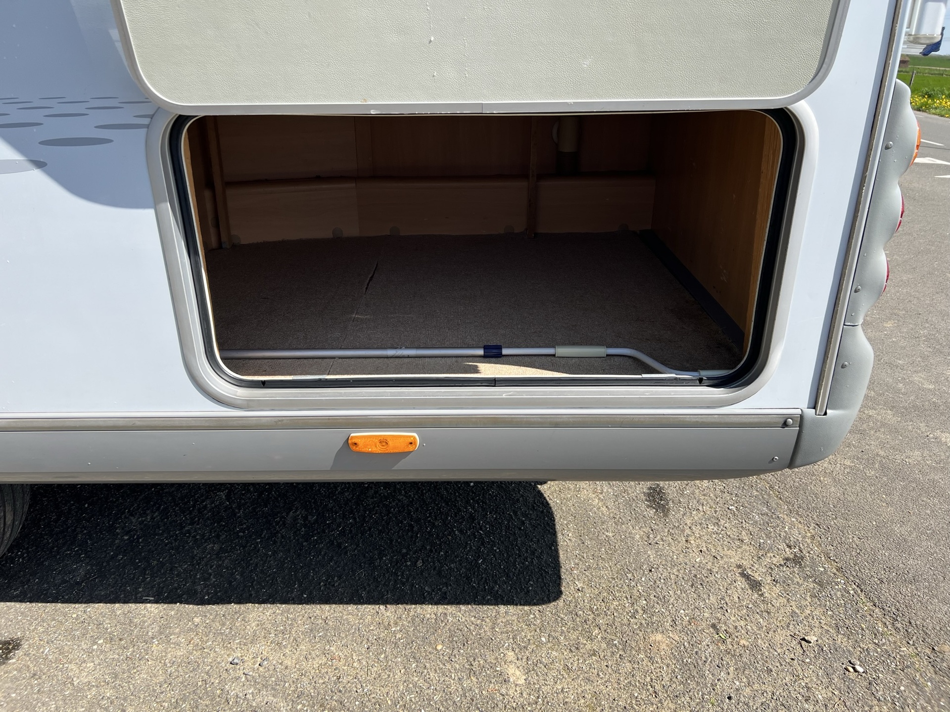 Dethleffs Avantgarde  6501 T  -  vast bed - 2 zonnepanelen - half integraal