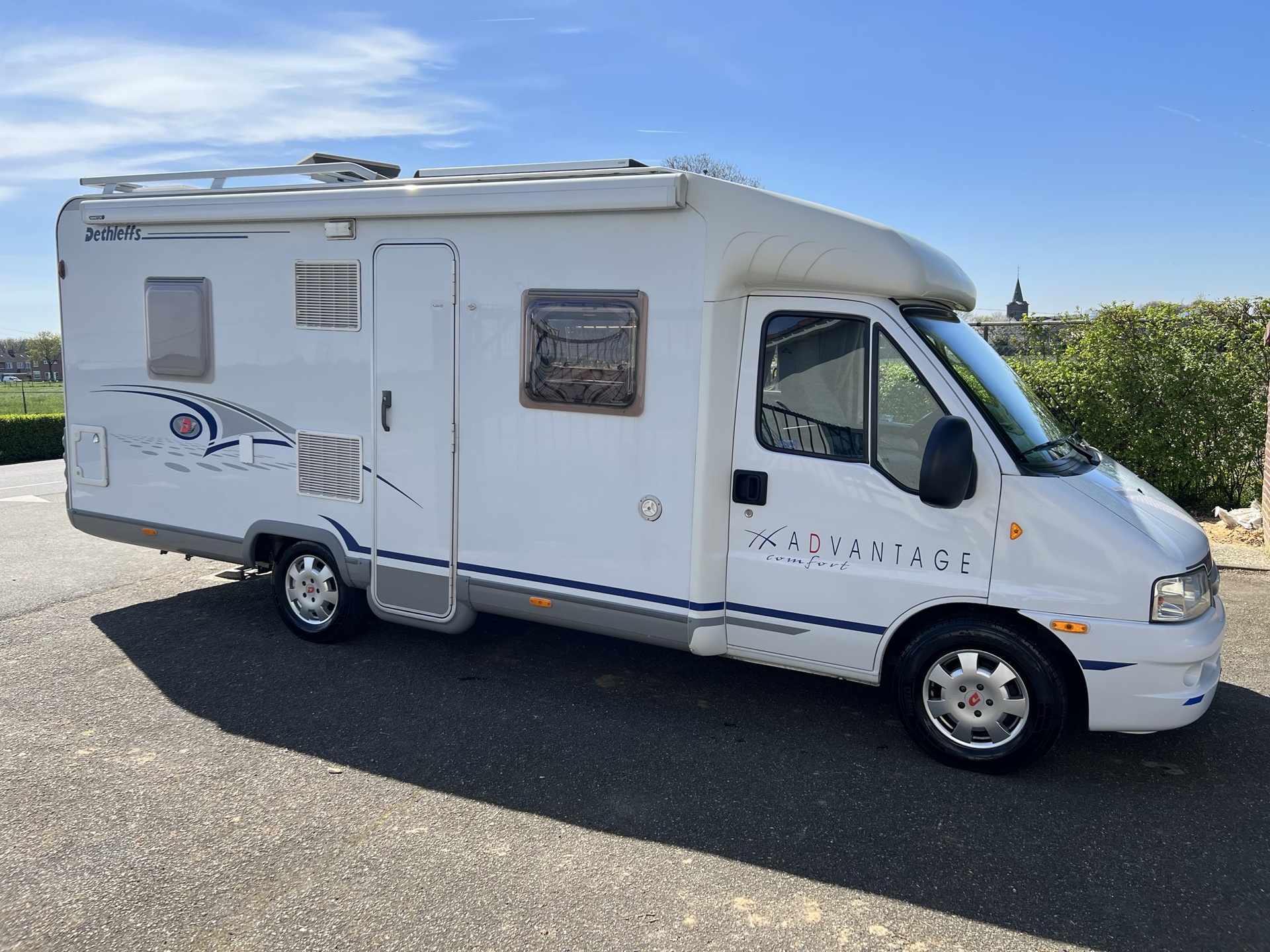Dethleffs Avantgarde  6501 T  -  vast bed - 2 zonnepanelen - half integraal