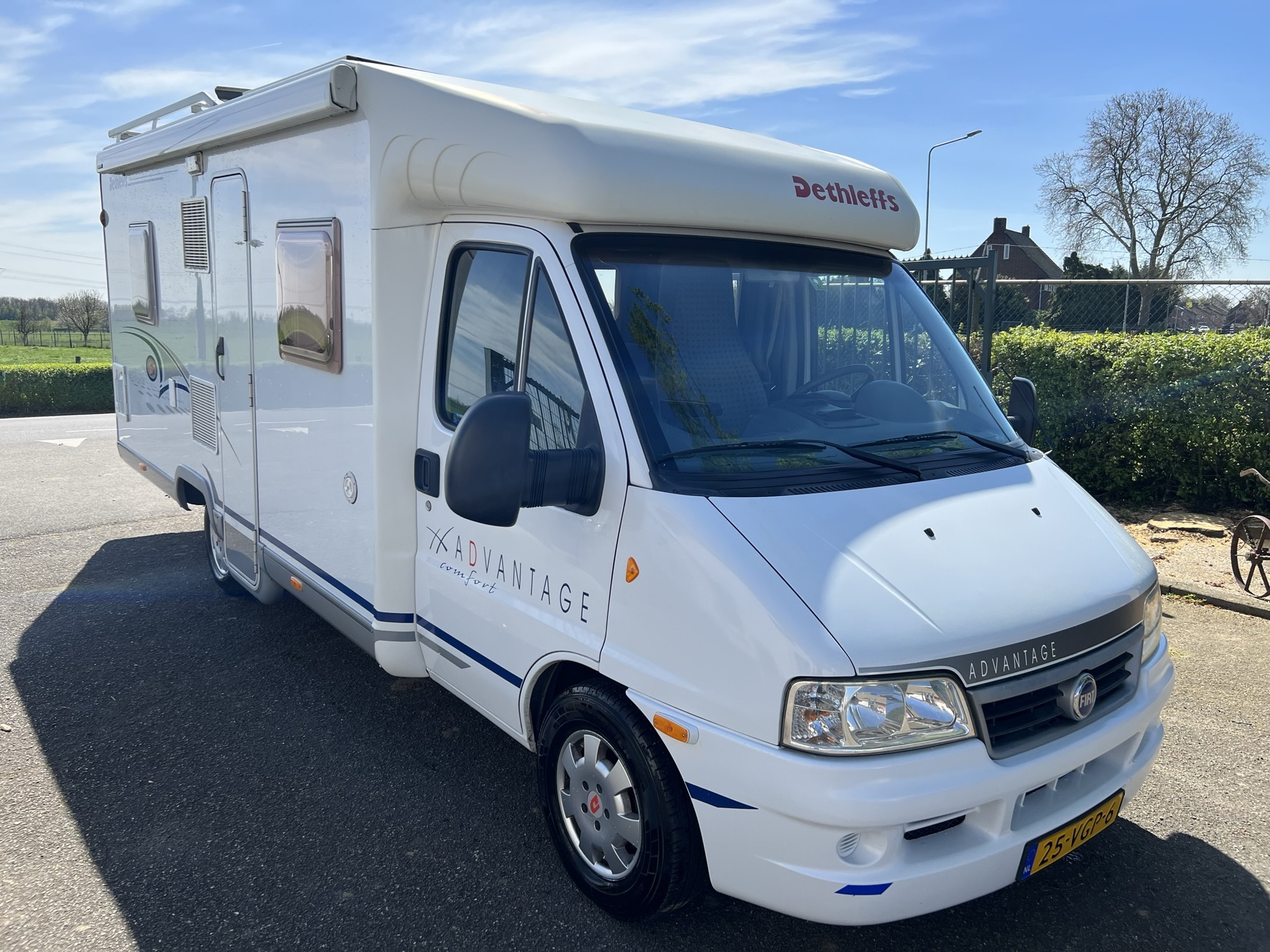 Dethleffs Avantgarde  6501 T  -  vast bed - 2 zonnepanelen - half integraal