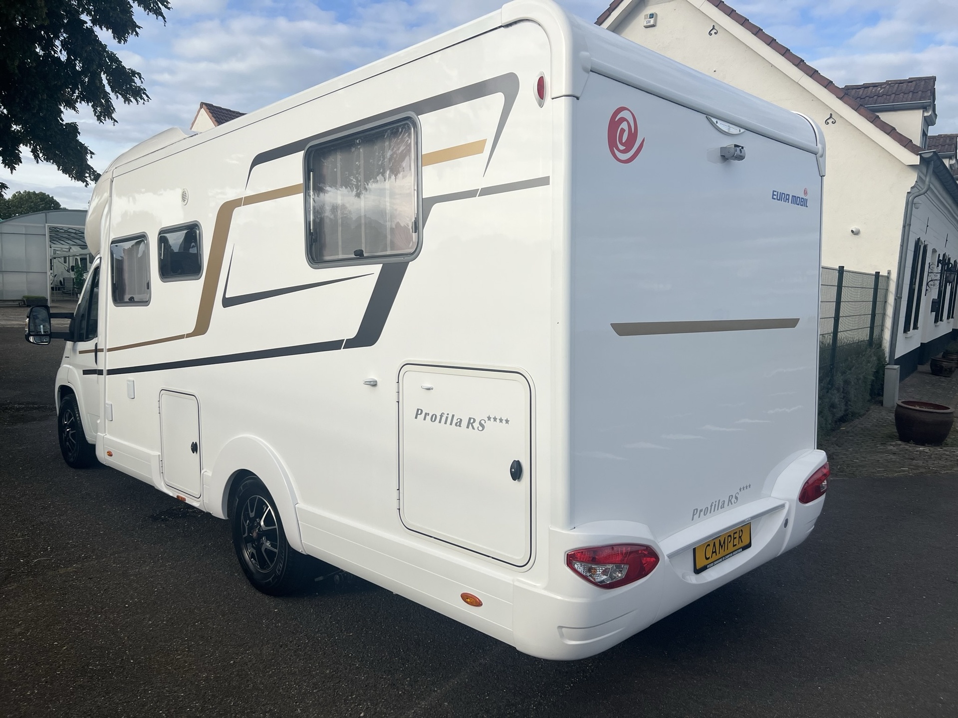 Eura mobil Profila RS 725 QB - queensbed - hefbed - 150 pk