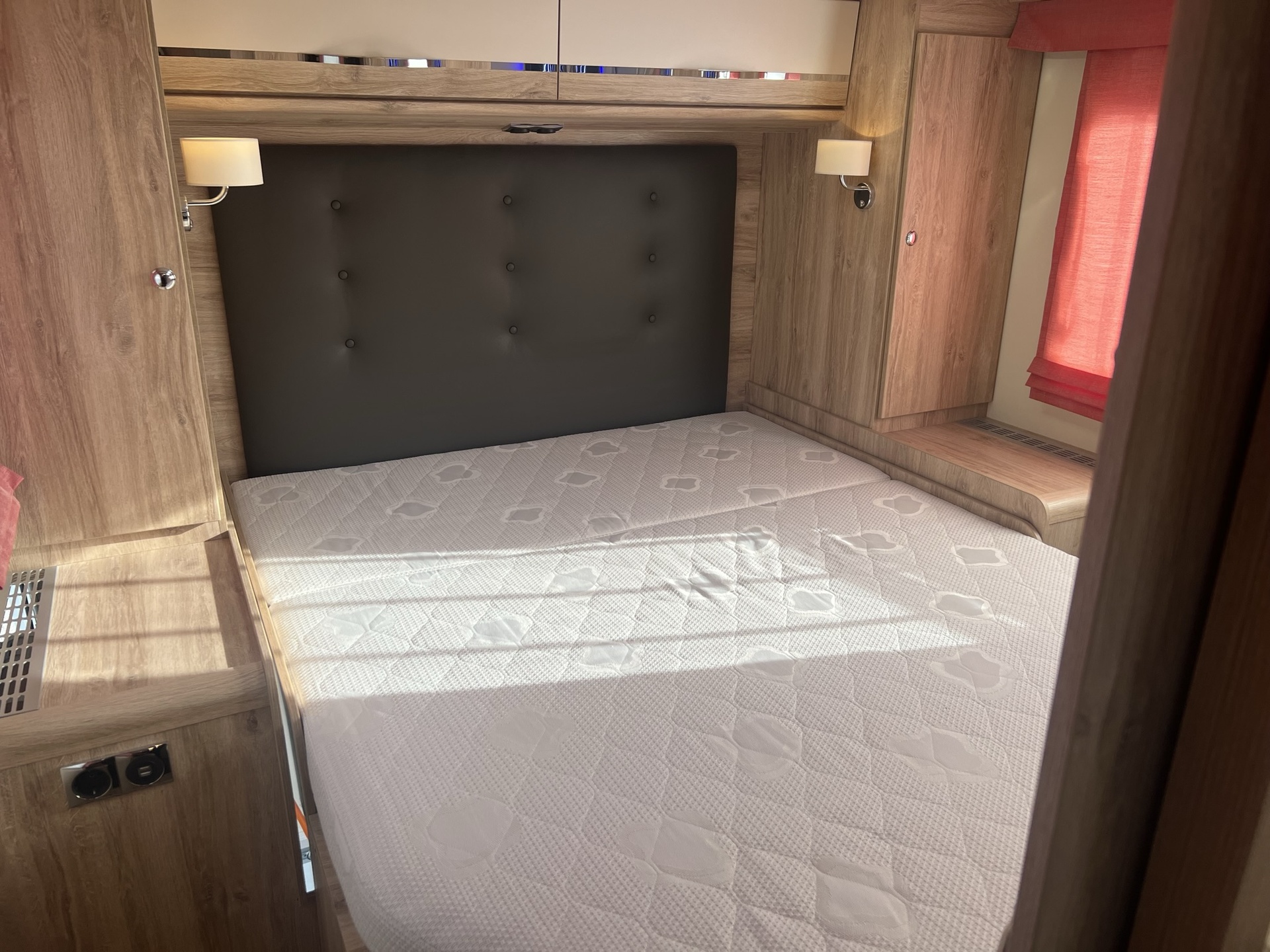 Eura mobil Profila RS 725 QB - queensbed - hefbed - 150 pk