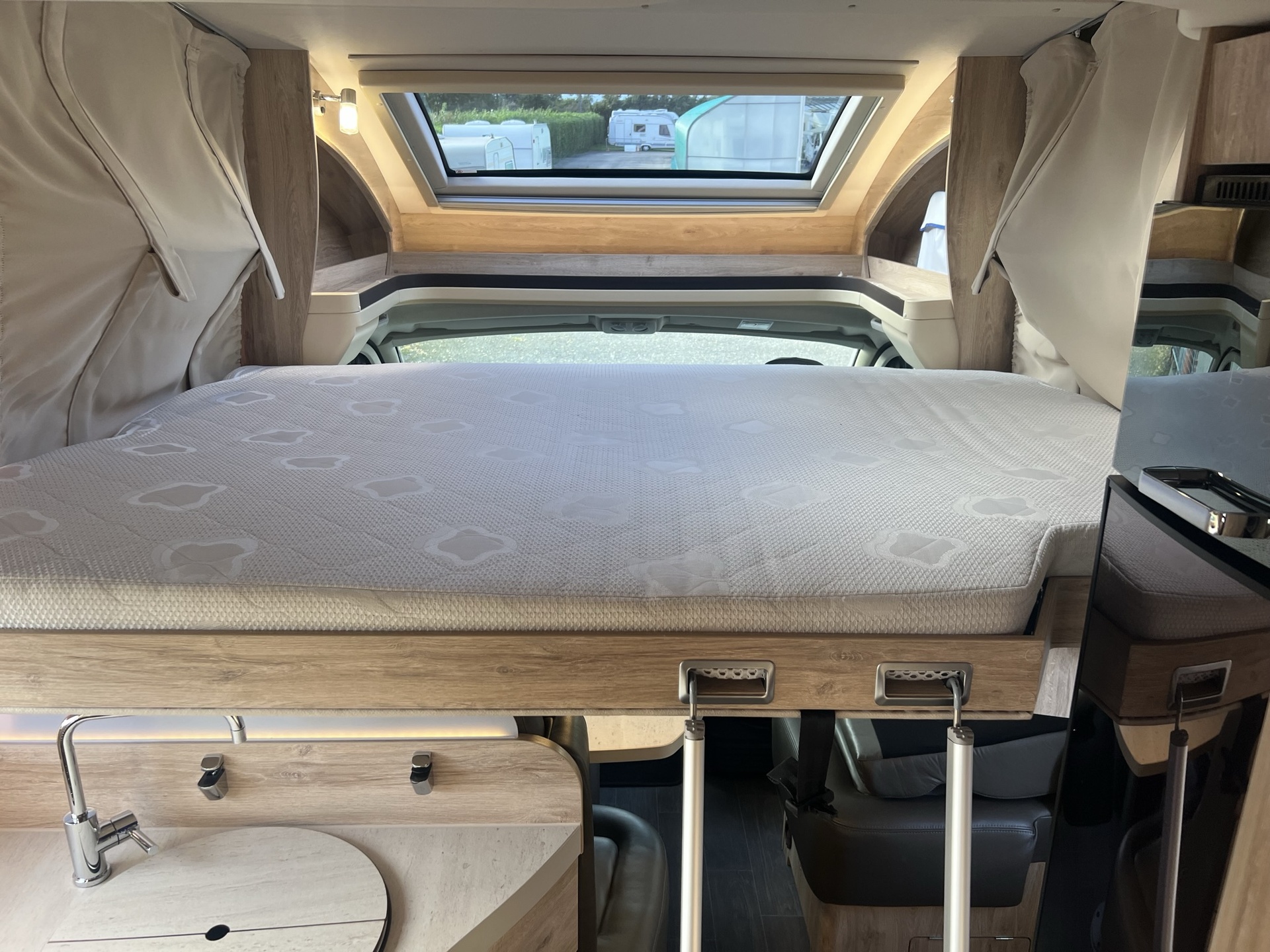 Eura mobil Profila RS 725 QB - queensbed - hefbed - 150 pk