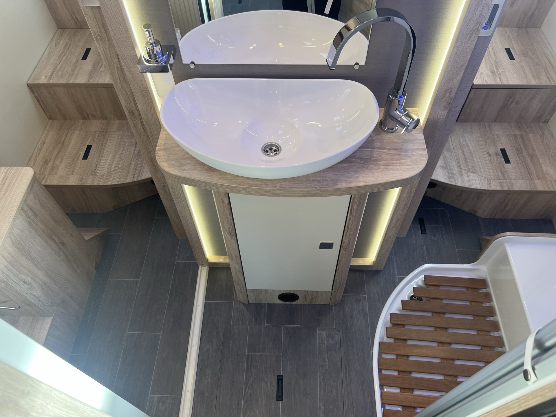 Eura mobil Profila RS 725 QB - queensbed - hefbed - 150 pk