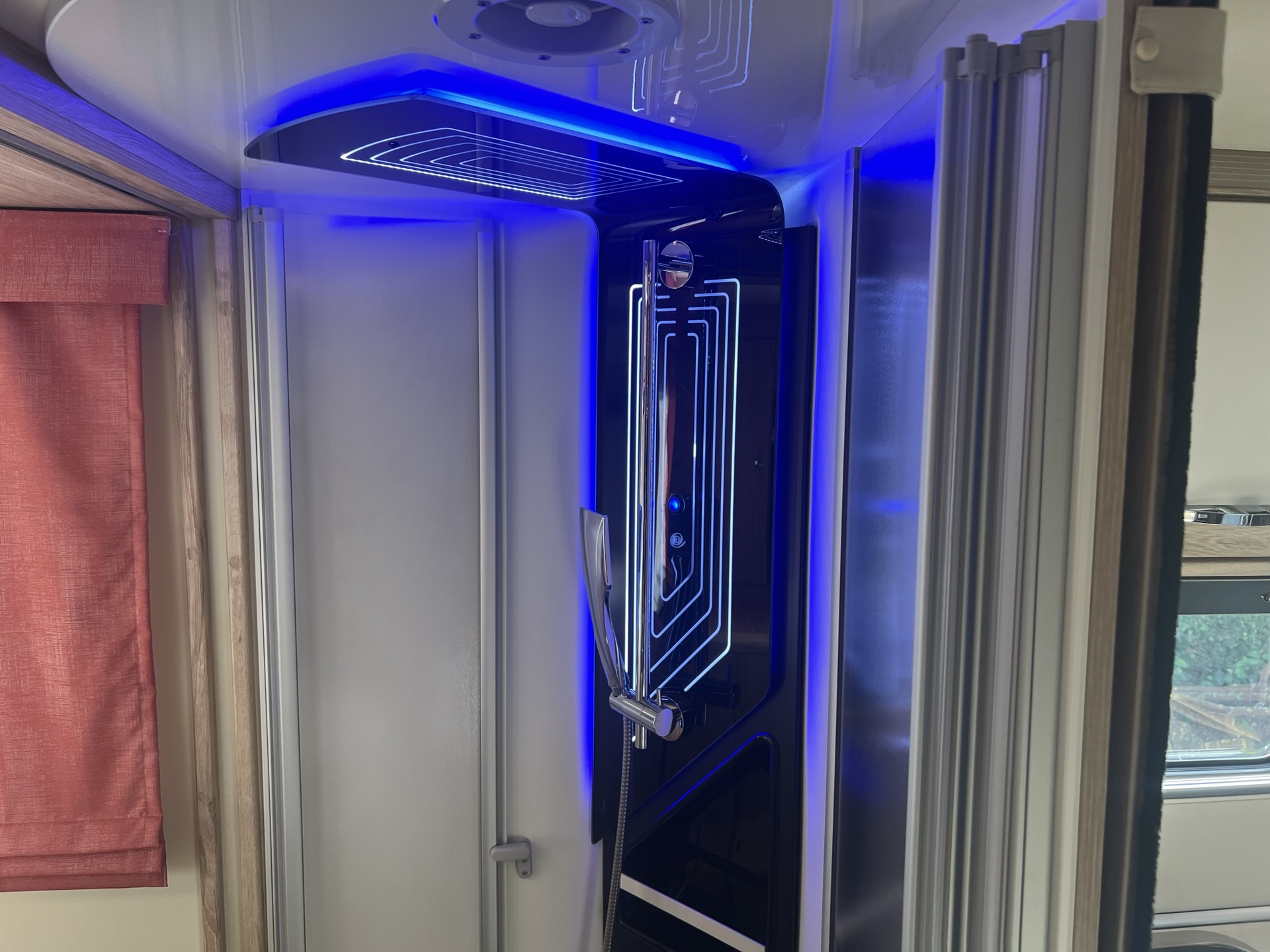 Eura mobil Profila RS 725 QB - queensbed - hefbed - 150 pk