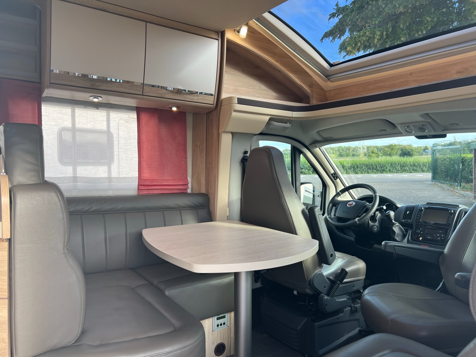 Eura mobil Profila RS 725 QB - queensbed - hefbed - 150 pk