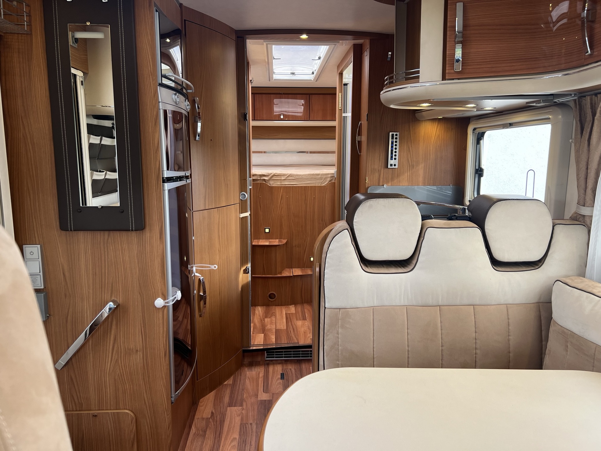 Hymer B 694 SL Silver Edition airco - luchtvering - garage - vast bed