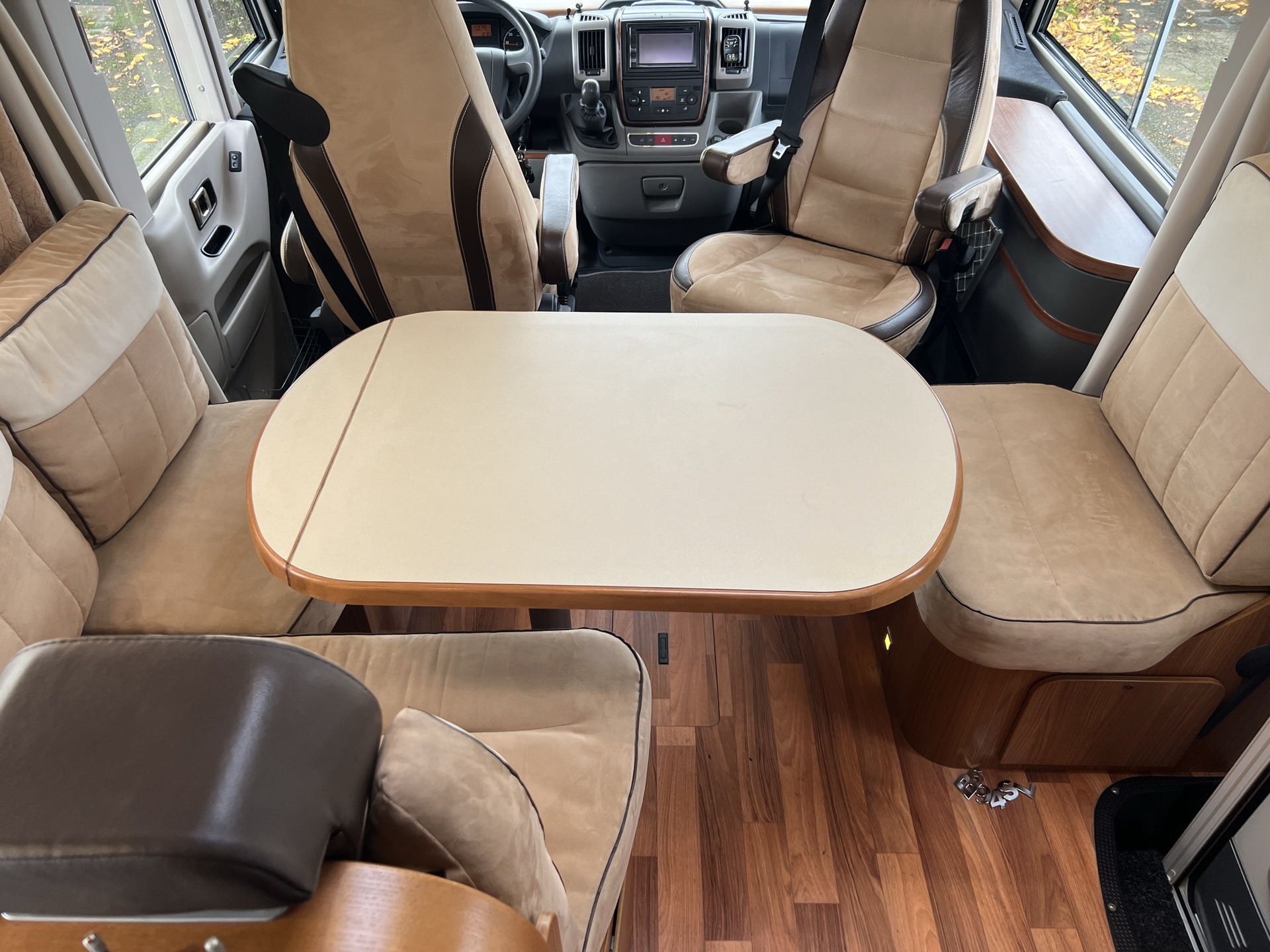 Hymer B 694 SL Silver Edition airco - luchtvering - garage - vast bed