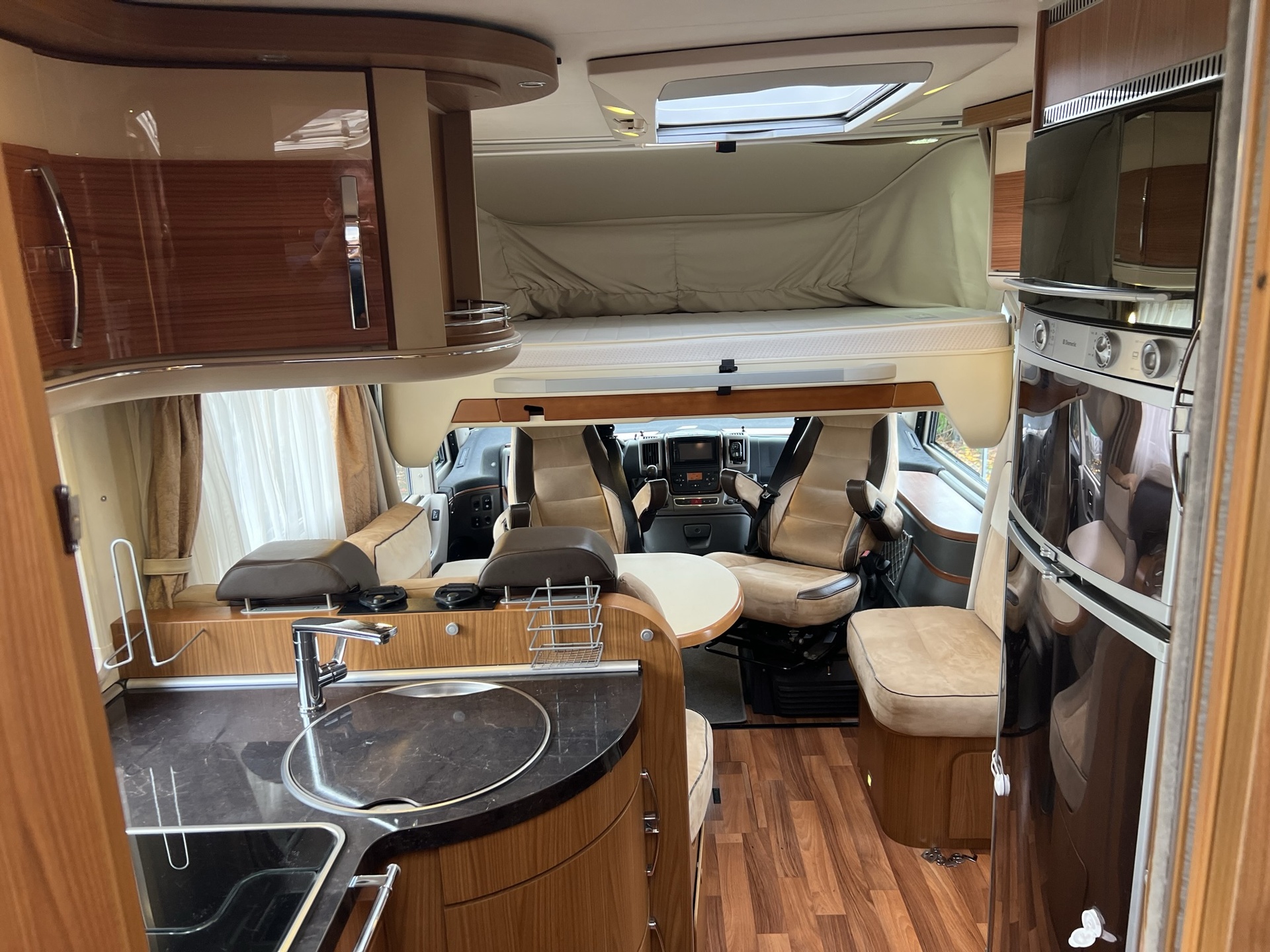 Hymer B 694 SL Silver Edition airco - luchtvering - garage - vast bed