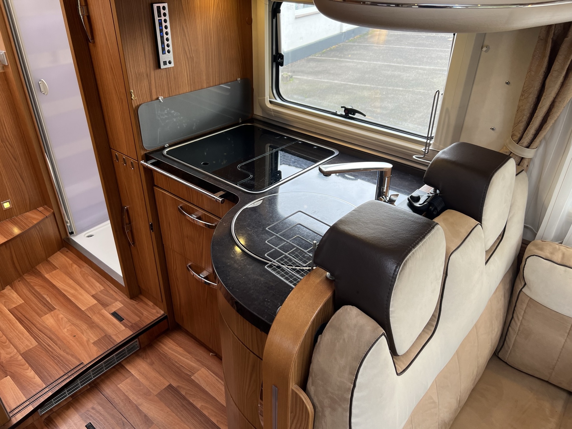 Hymer B 694 SL Silver Edition airco - luchtvering - garage - vast bed