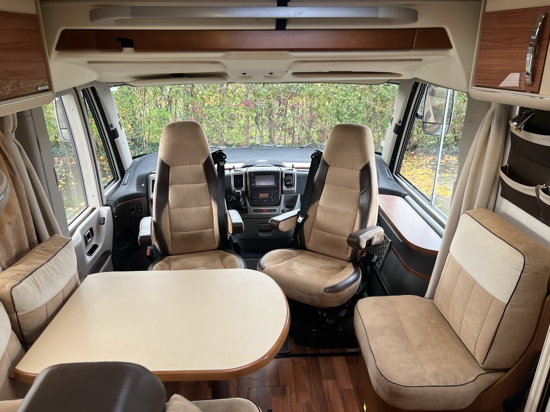 Hymer B 694 SL Silver Edition airco - luchtvering - garage - vast bed