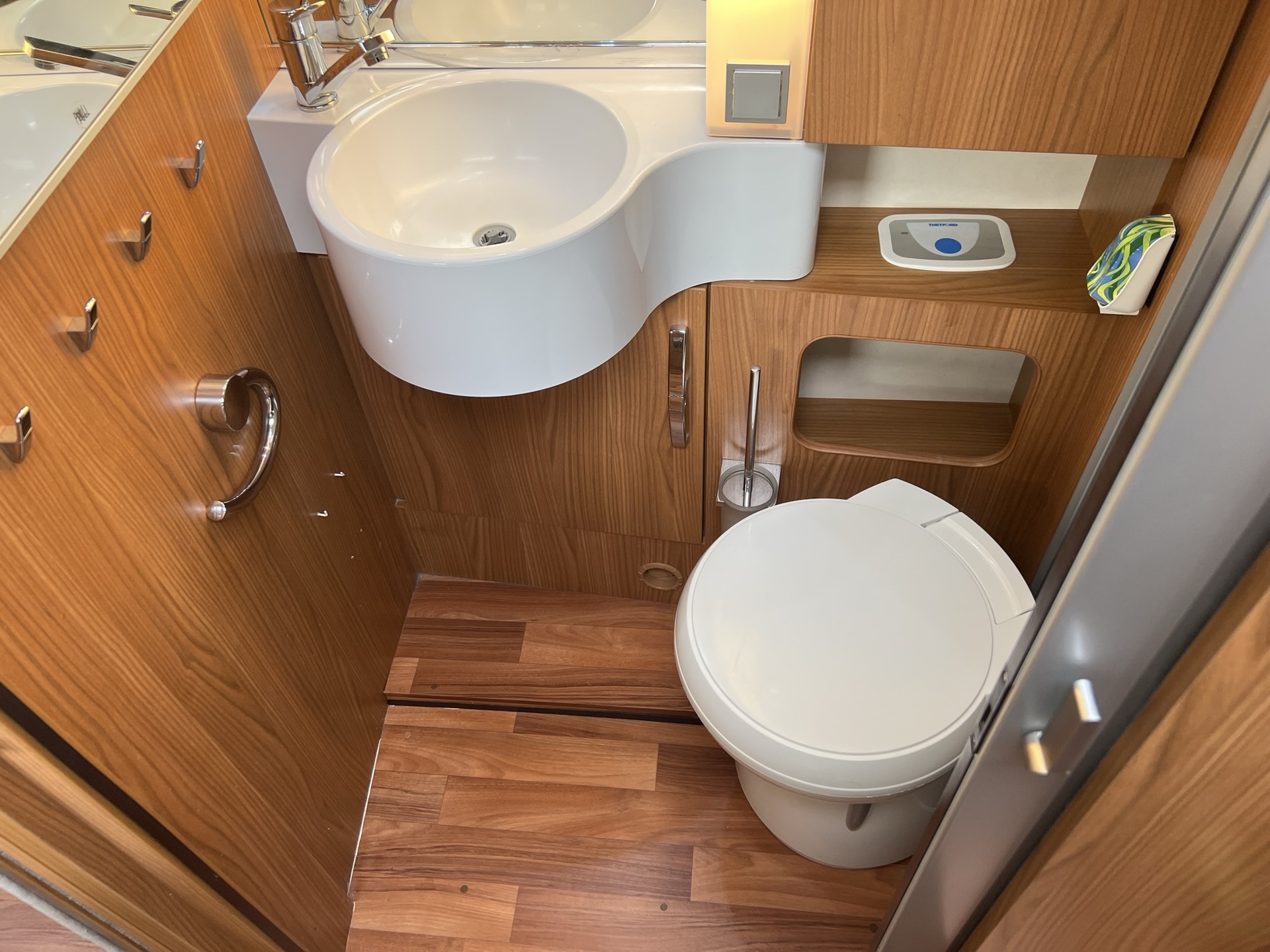 Hymer B 694 SL Silver Edition airco - luchtvering - garage - vast bed