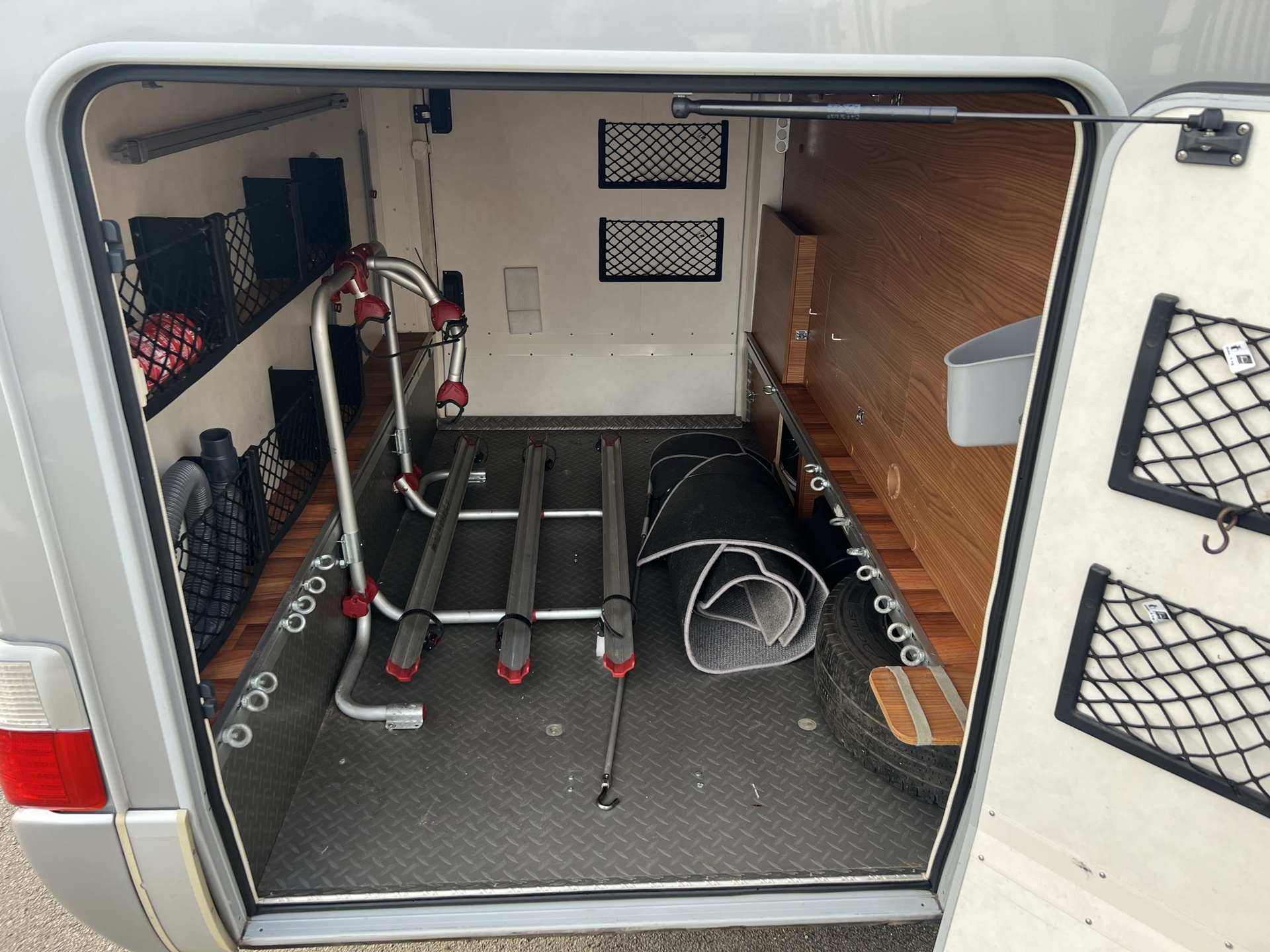 Hymer B 694 SL Silver Edition airco - luchtvering - garage - vast bed